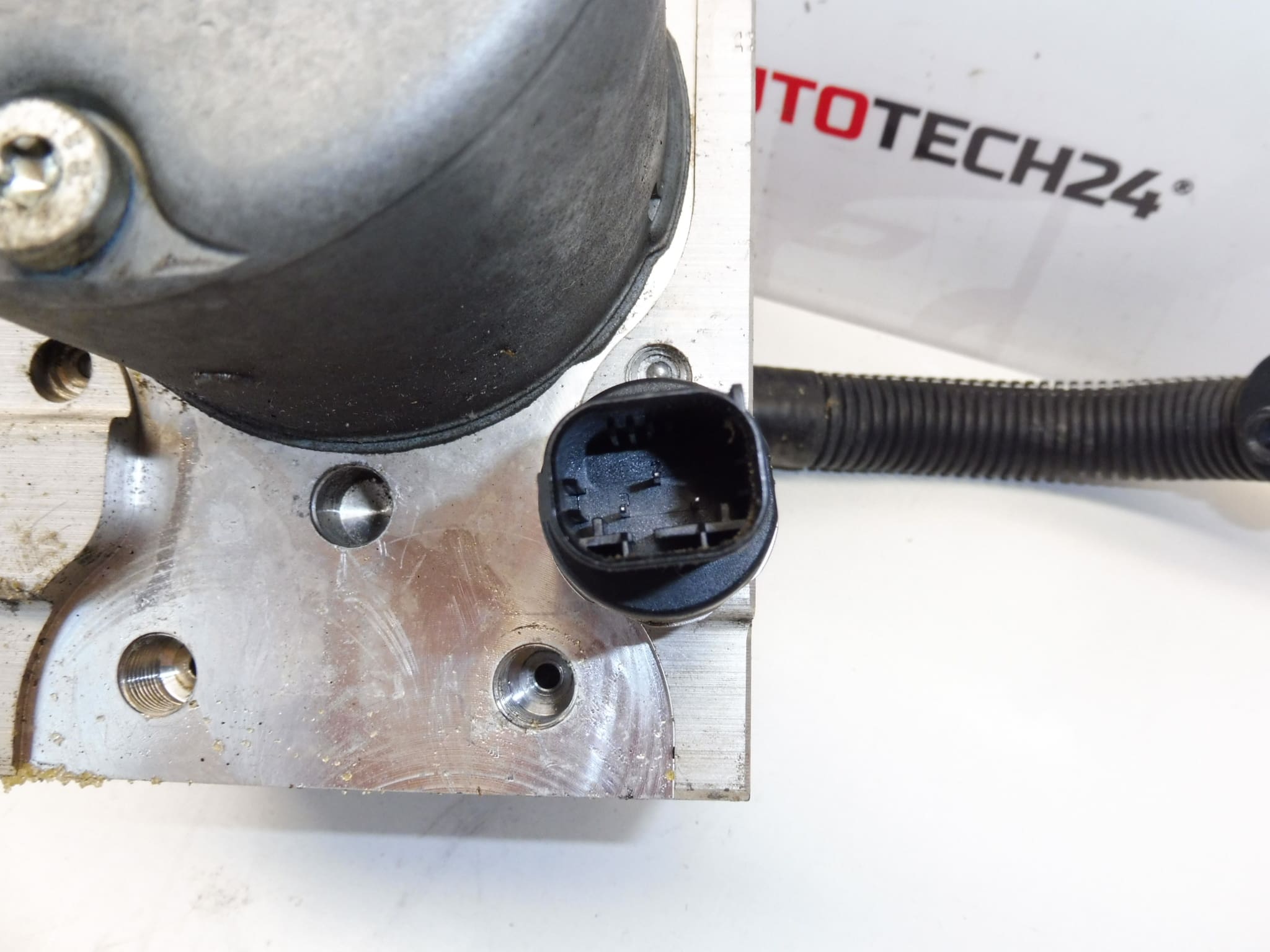 ABS/ESP модул Bosch за Citroën C8 и Peugeot 807, номер 0265950075, код 4541C5 - Image 2