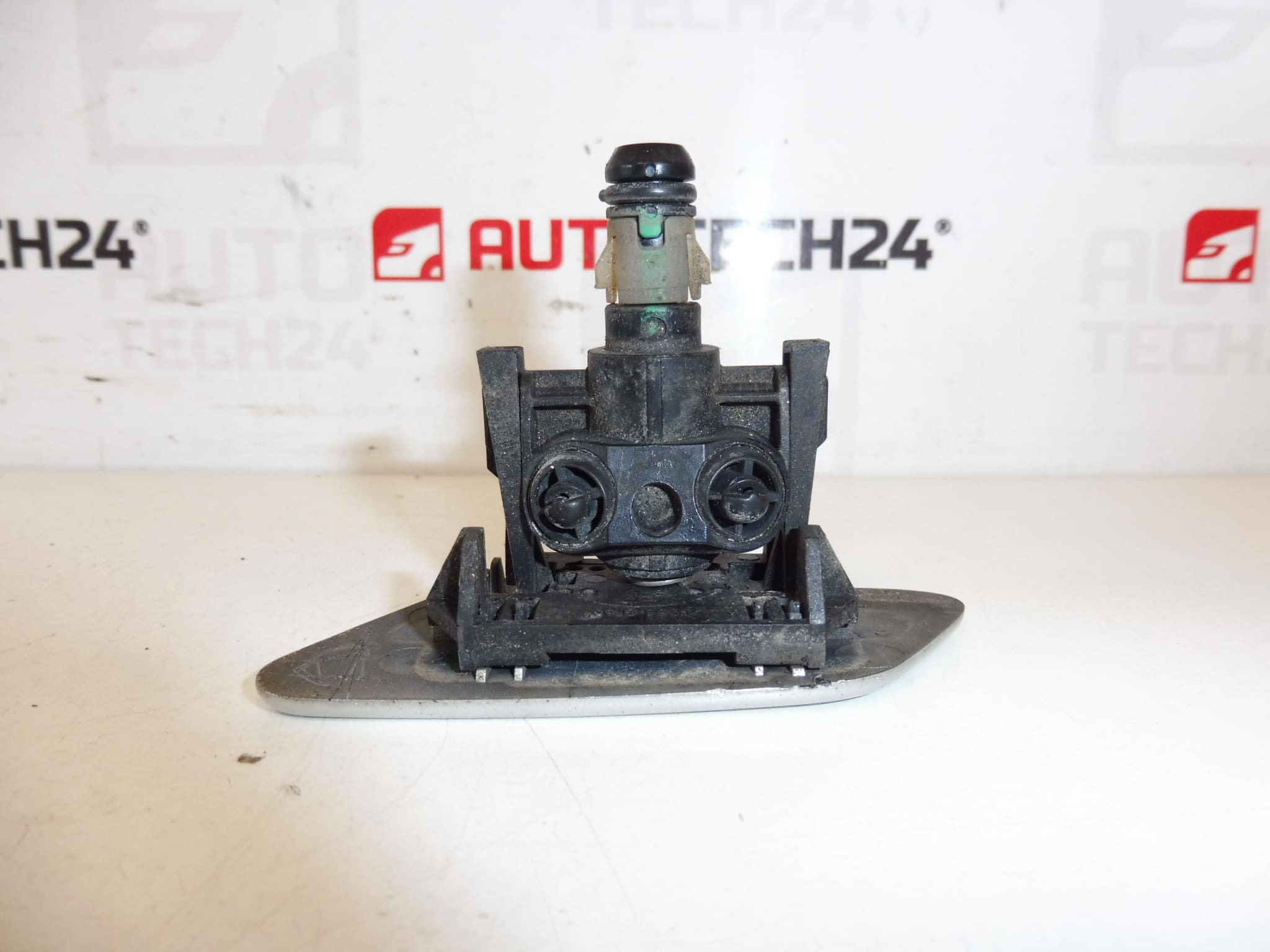 Дюза за миене с капачка дясна фар EZRC Citroën C8 6438K3 6438K7 - Image 2