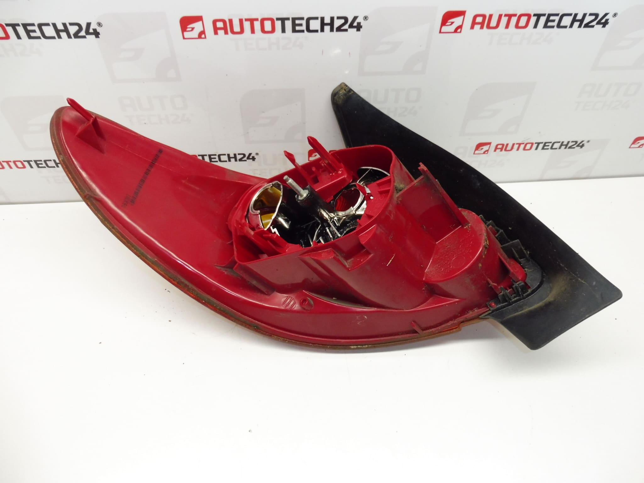 Дясна задна лампа Peugeot 206 3/5 врати 6351S0 - Image 2
