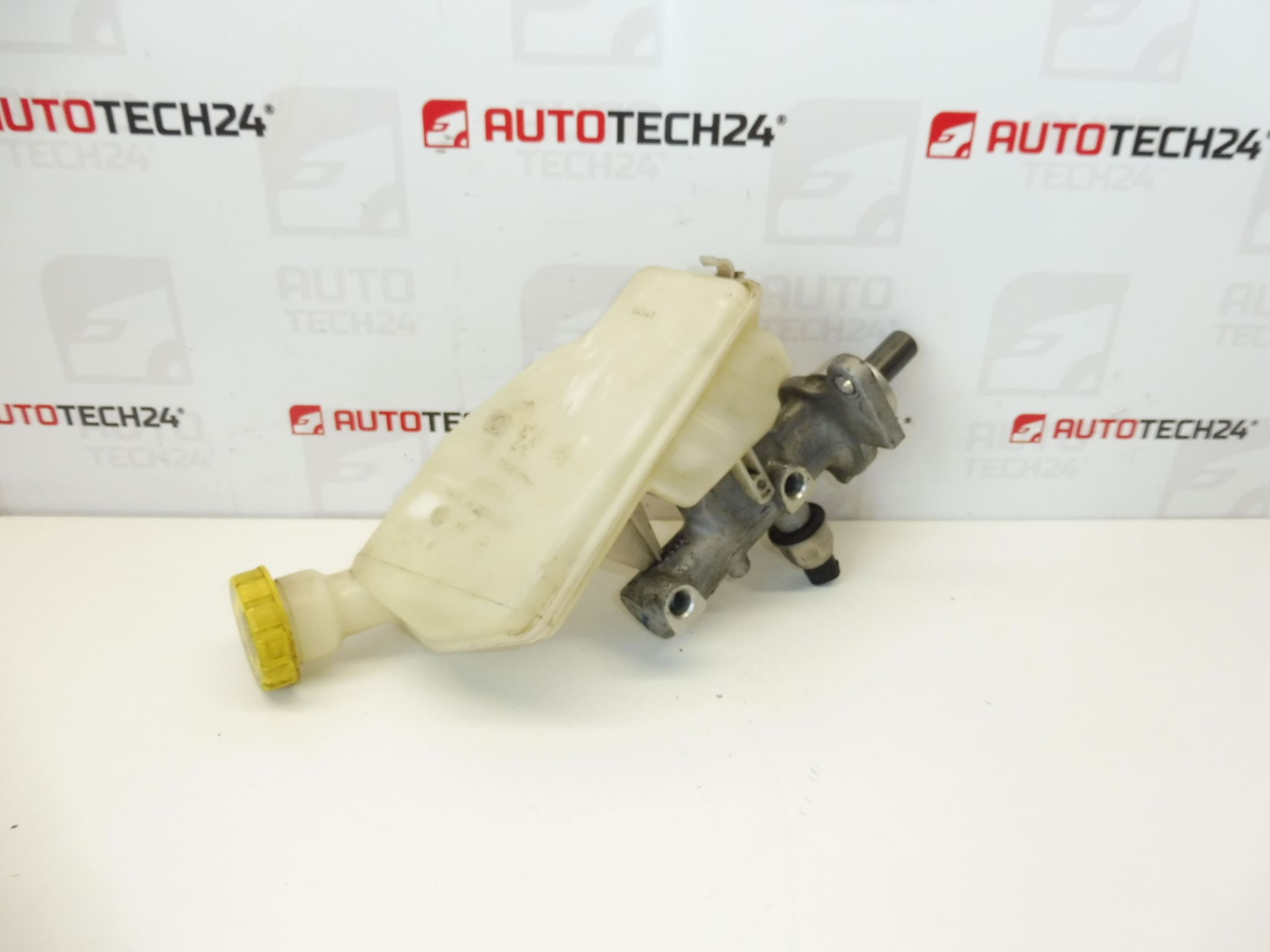 Главен спирачен цилиндър с резервоар Citroën Peugeot 4601L9 463592