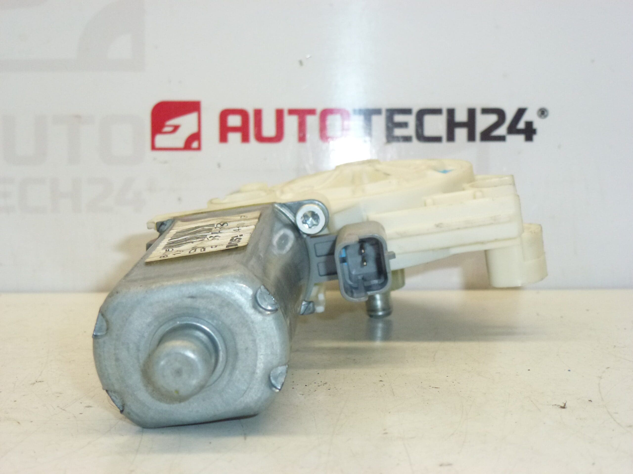 Мотор за повдигане на лявото предно стъкло Peugeot 307 9634457380 9221K6 - Image 2