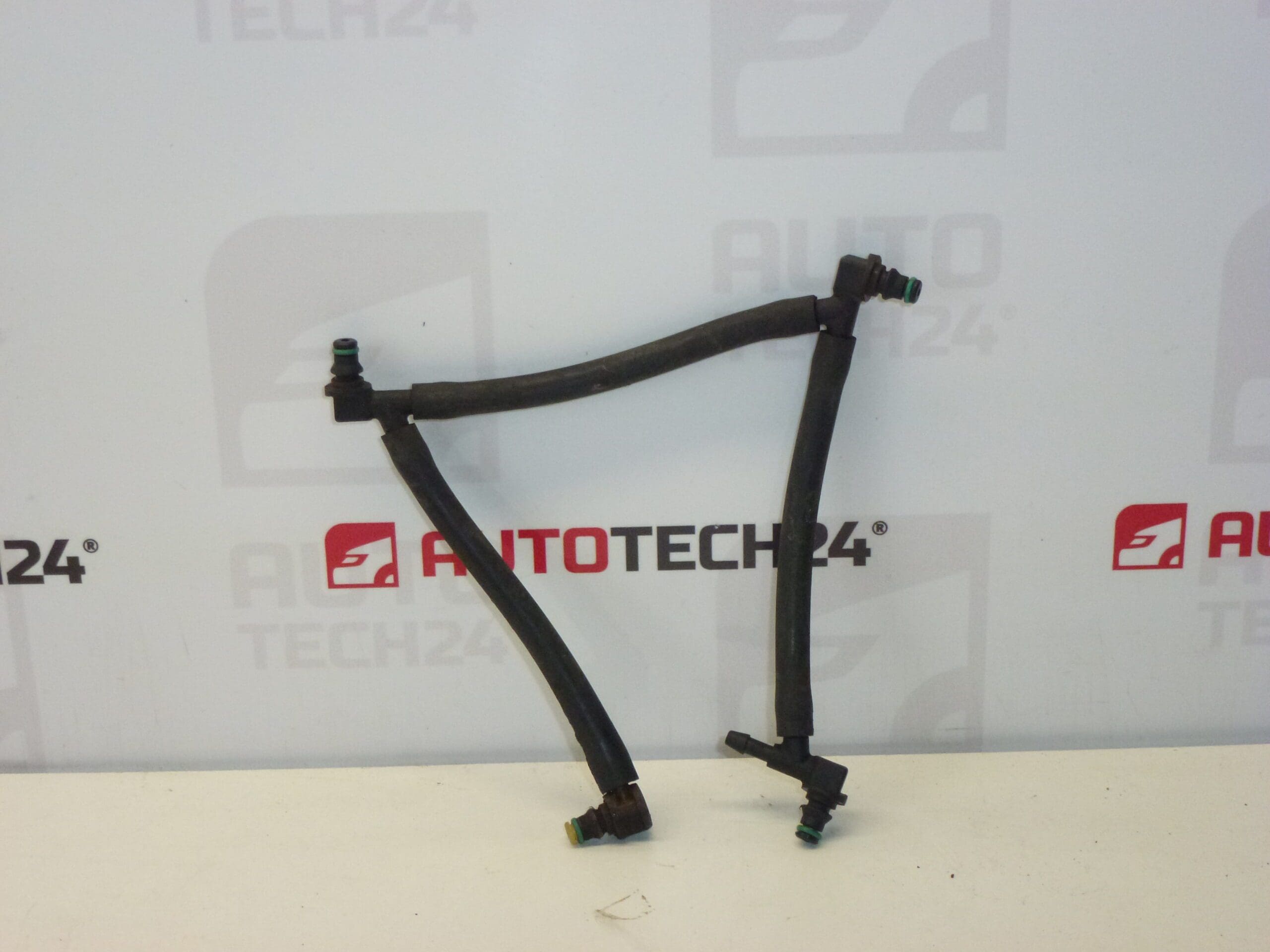 Преливни маркучи Citroën Peugeot 1574Q1