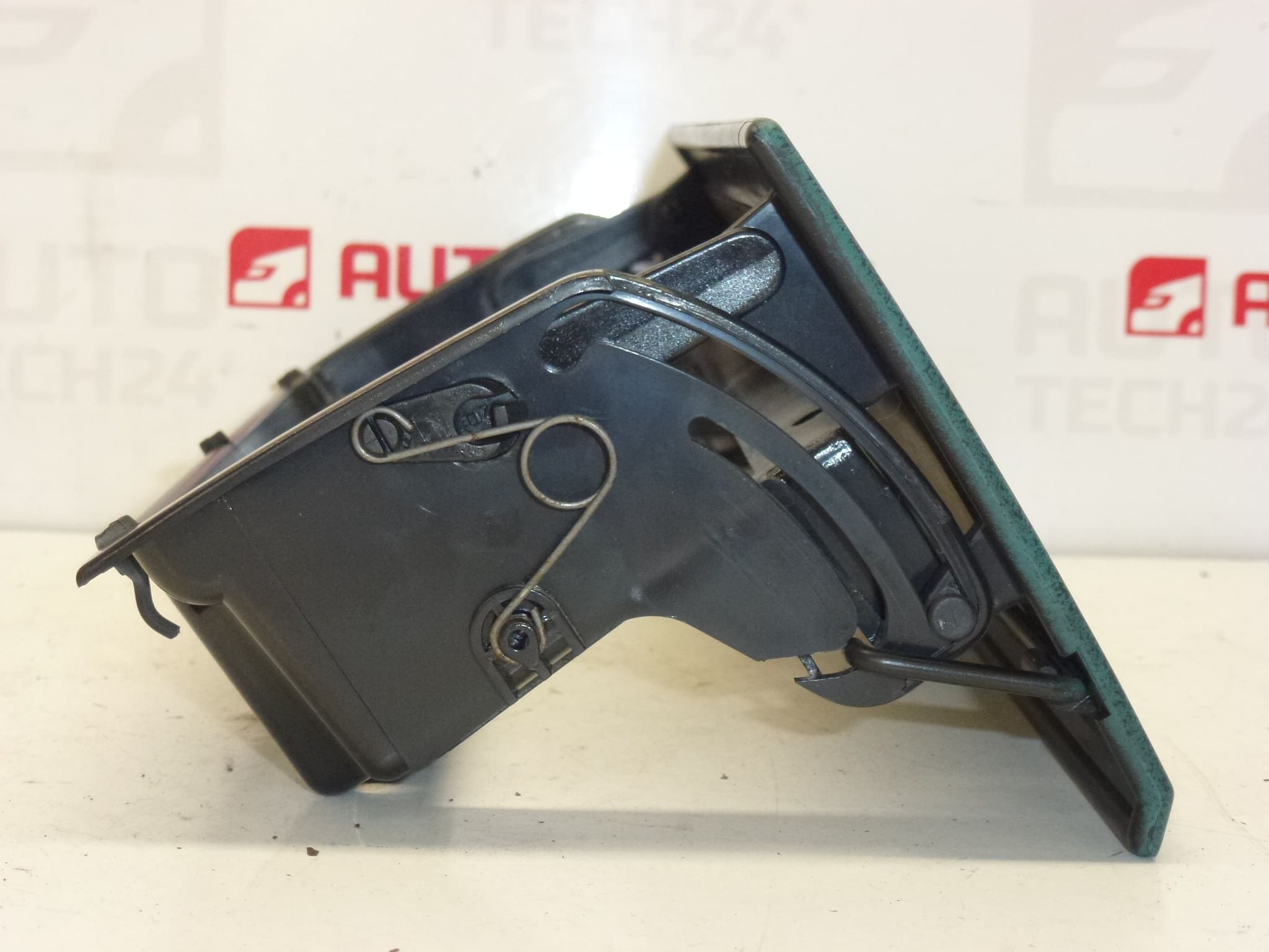 Държач за радиото Citroën Berlingo I и Peugeot Partner I 8212EM - Image 2