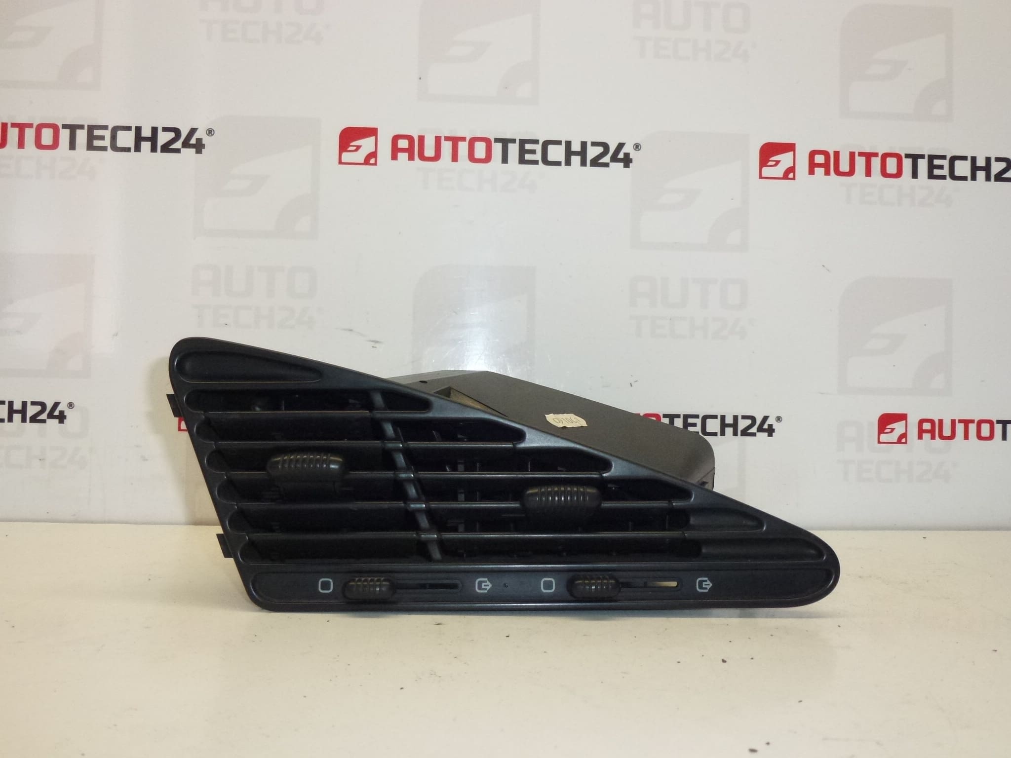 Въздушник централен Citroën Berlingo I и Peugeot Partner I 8265A9