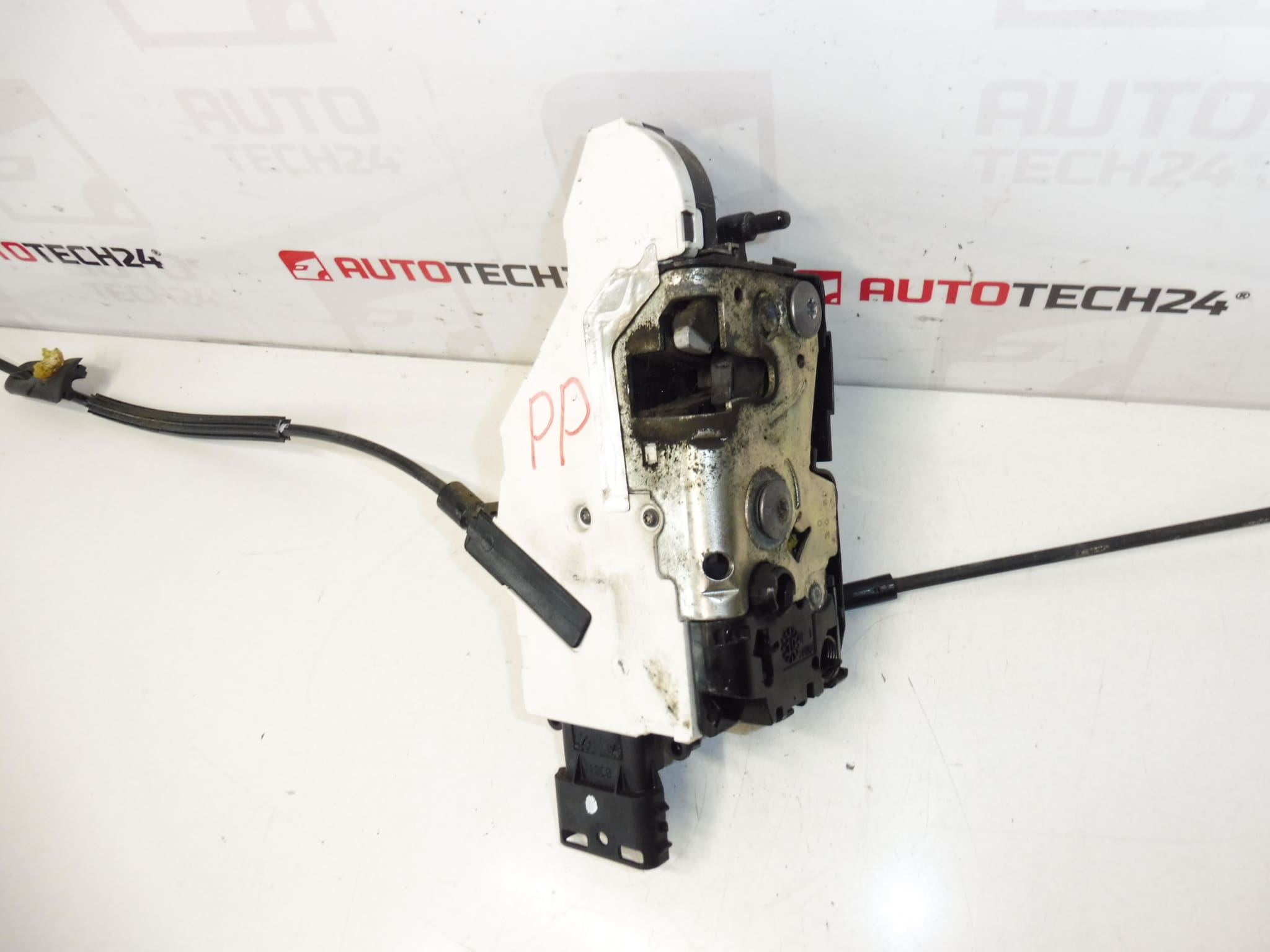 Брава за предна дясна врата за Citroën C4 Grand Picasso, код 9136Y8 - Image 2