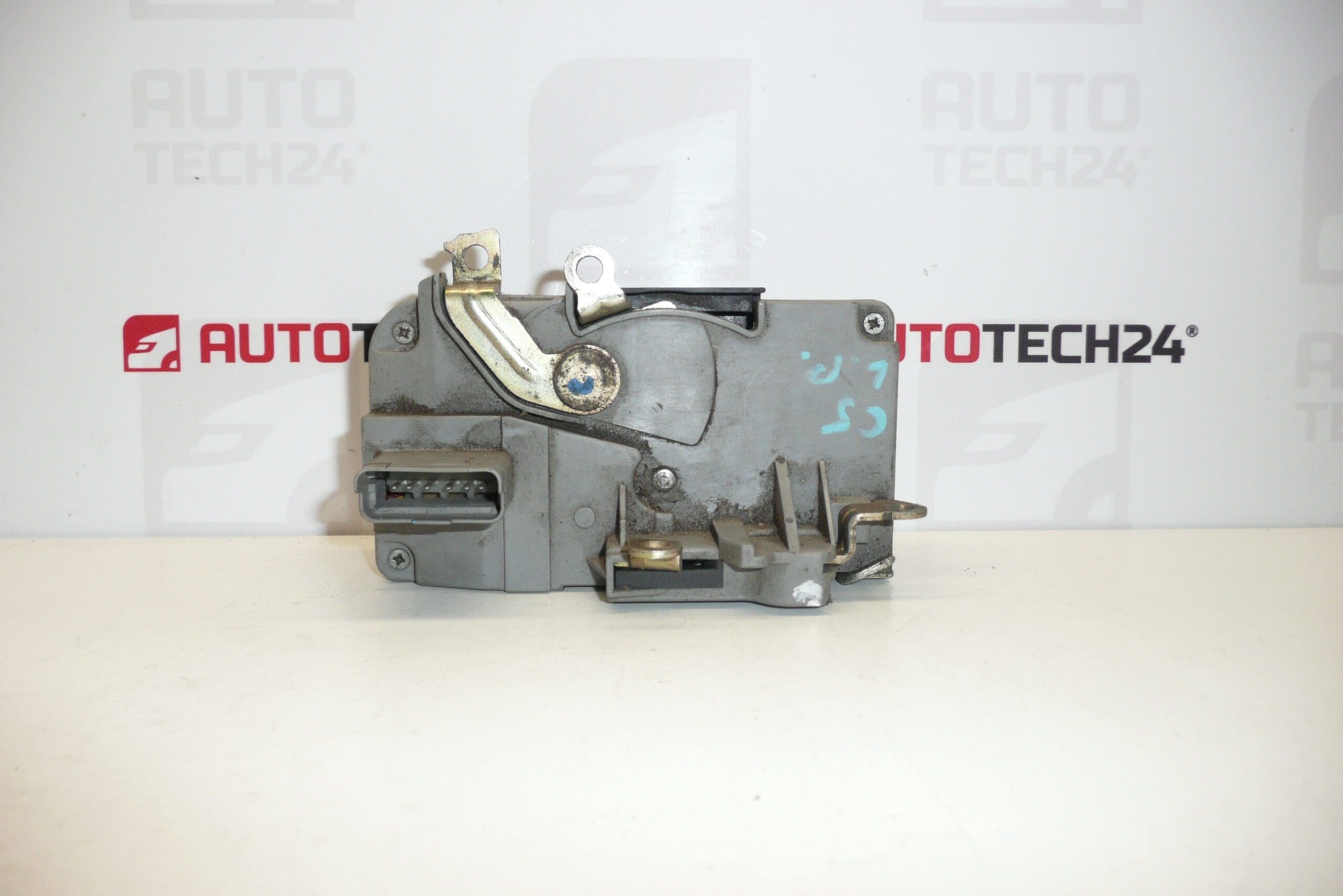 Брава за предна лява врата за Citroën C5 I и II 9135J1 - Image 2