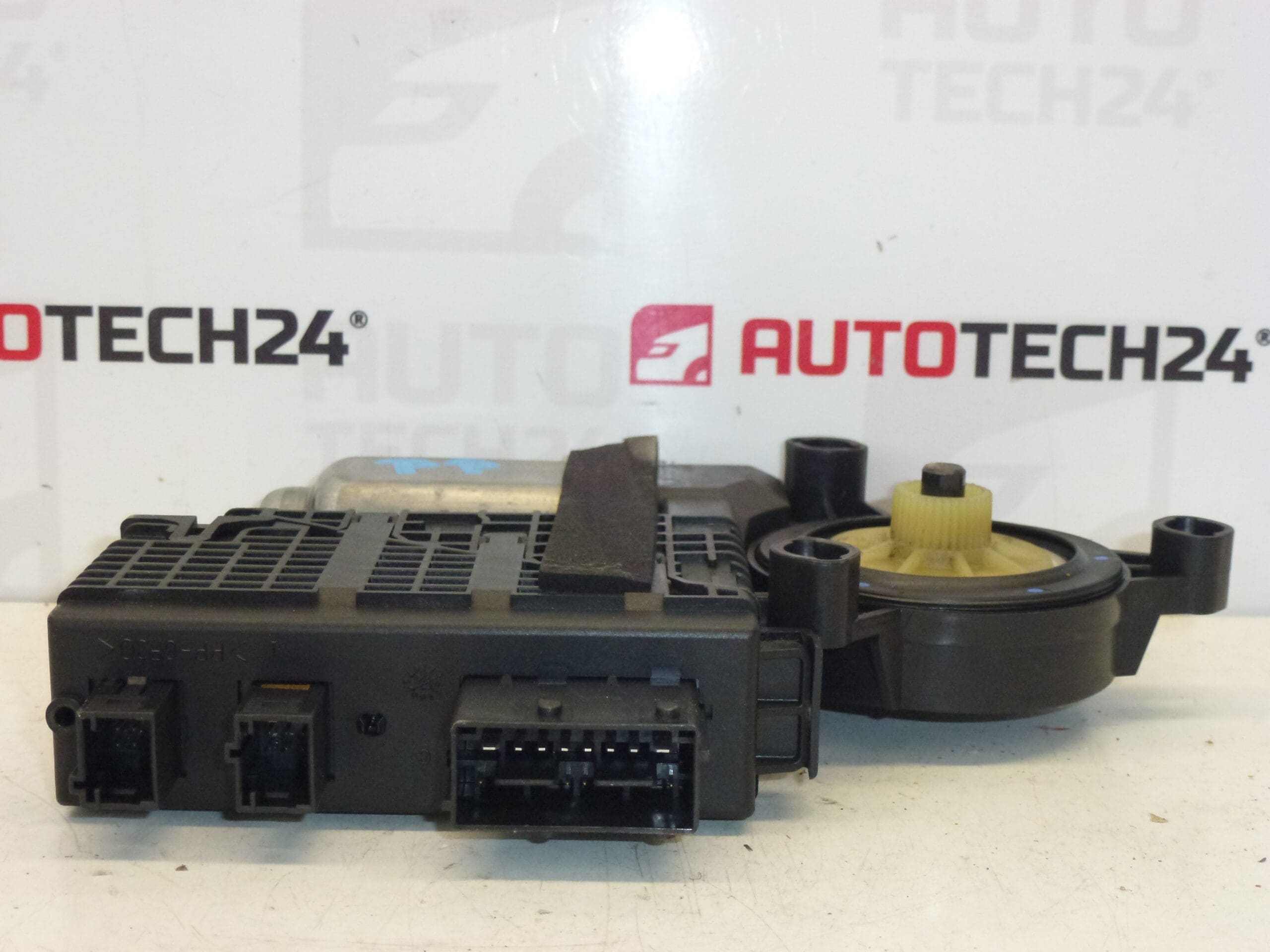 Мотор за повдигане на предно дясно стъкло за Citroën C4 Picasso 9682495580 - Image 2