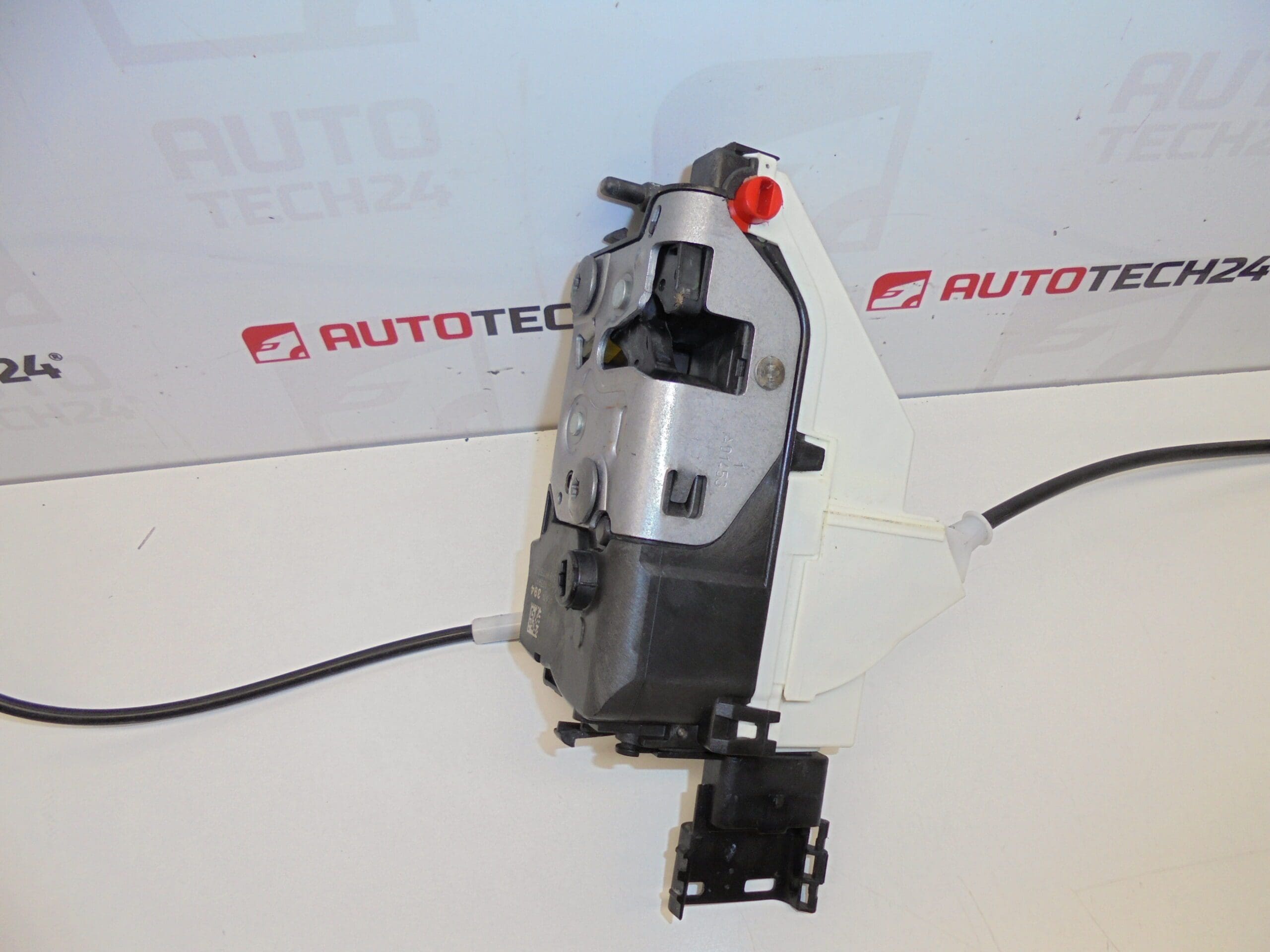 Брава задна лява врата Peugeot 308 9137T9 9800617380