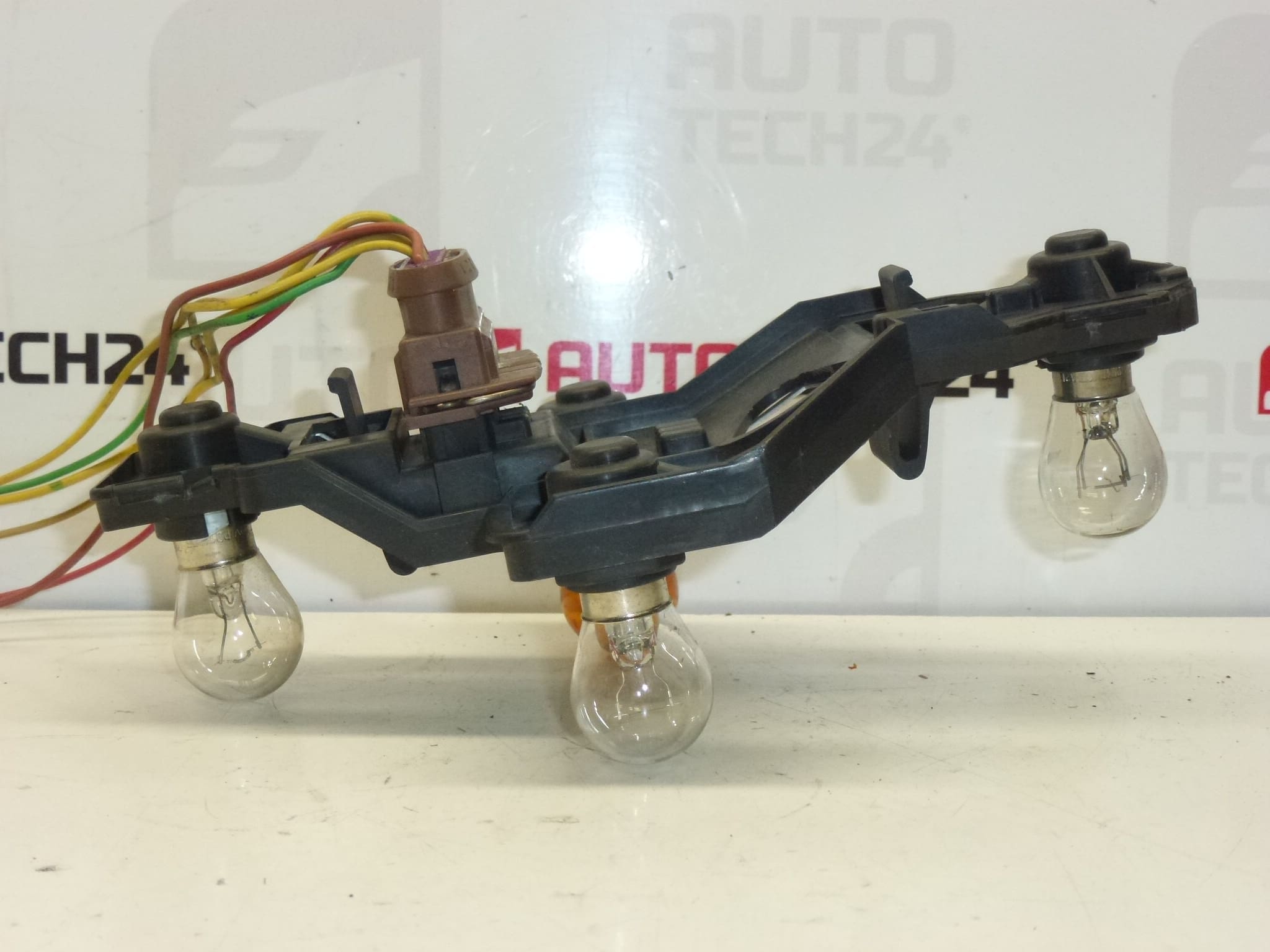 Крило на лявата задна светлина Citroën Xsara Kombi 6350J8 - Image 2