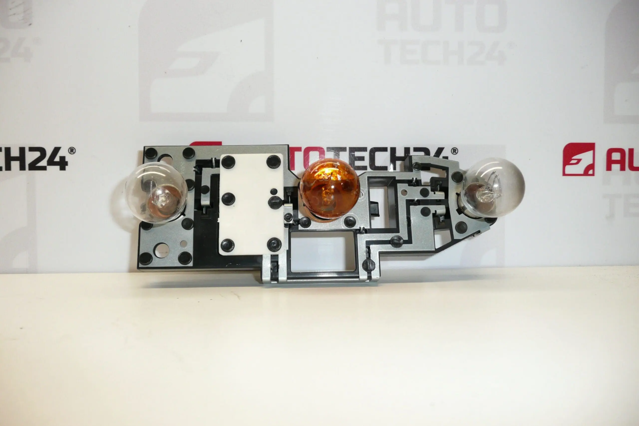 Основа задна лампа Citroën C5 II 89032703