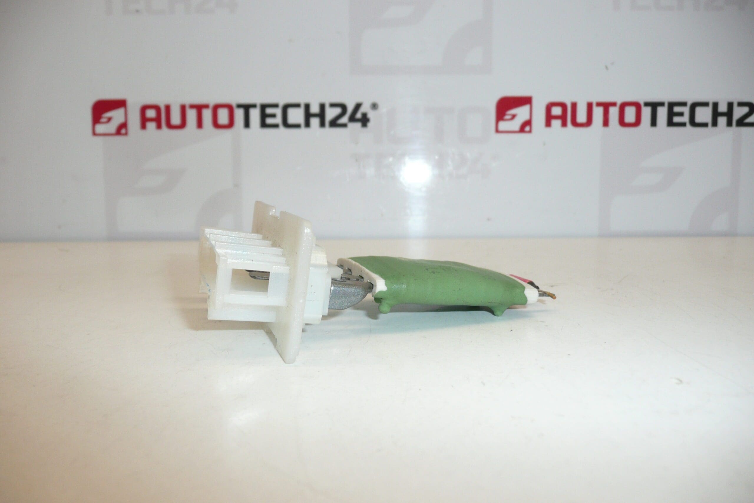 Регулатор на вентилатора Citroën Peugeot 6445ZA