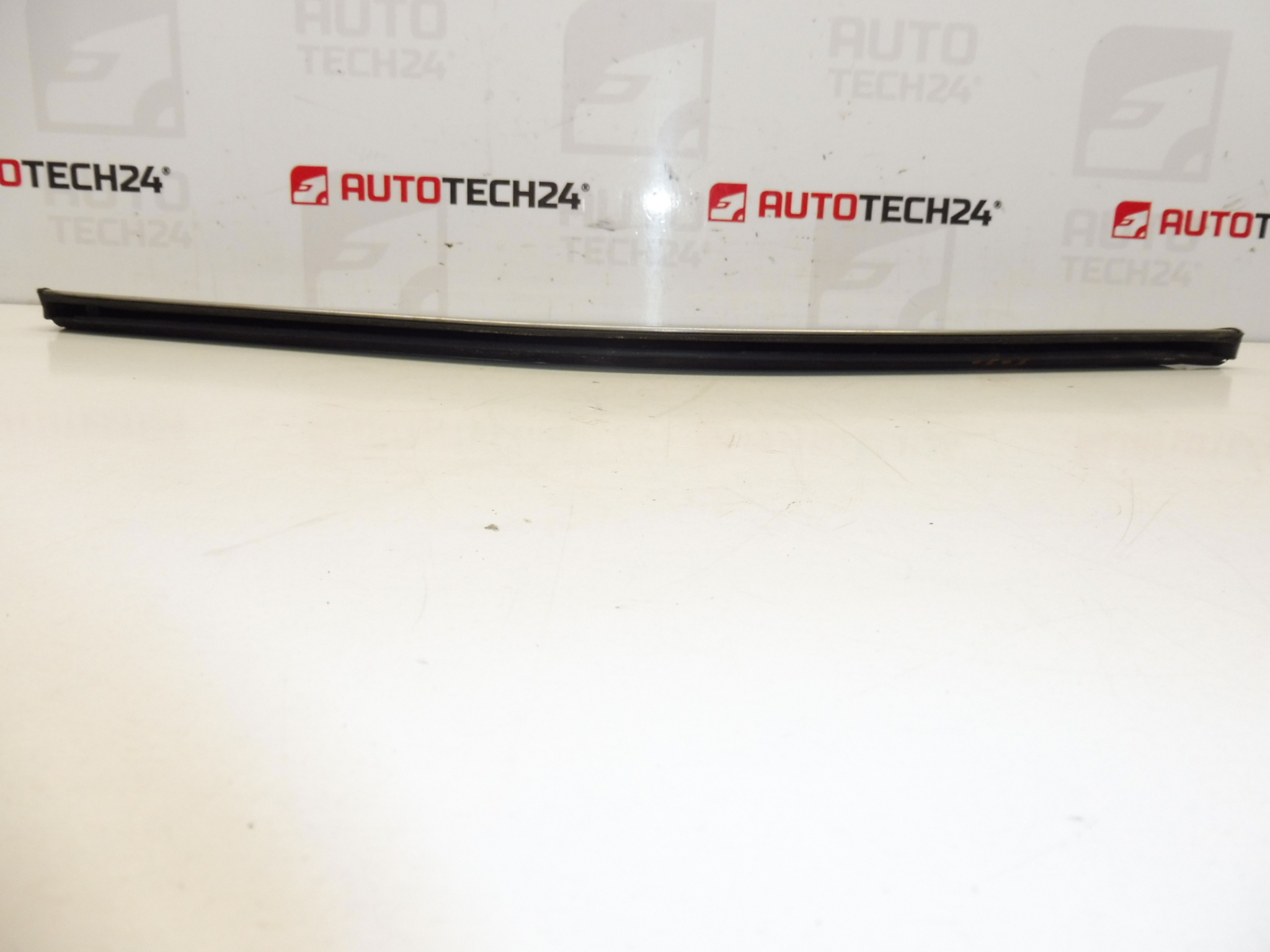 ХРОМИРАНА лайсна за преден десен калник Citroen C4 Picasso 7841W2