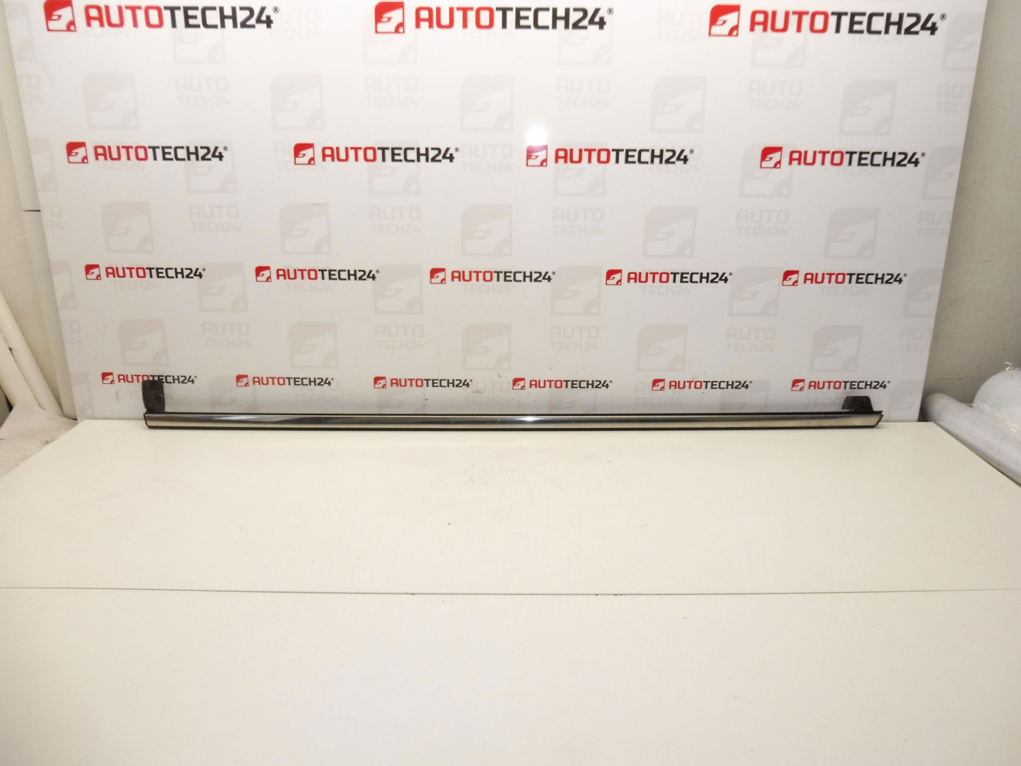 ХРОМИРАНА лайсна за задна лява врата Citroen C4 Picasso 9334N9