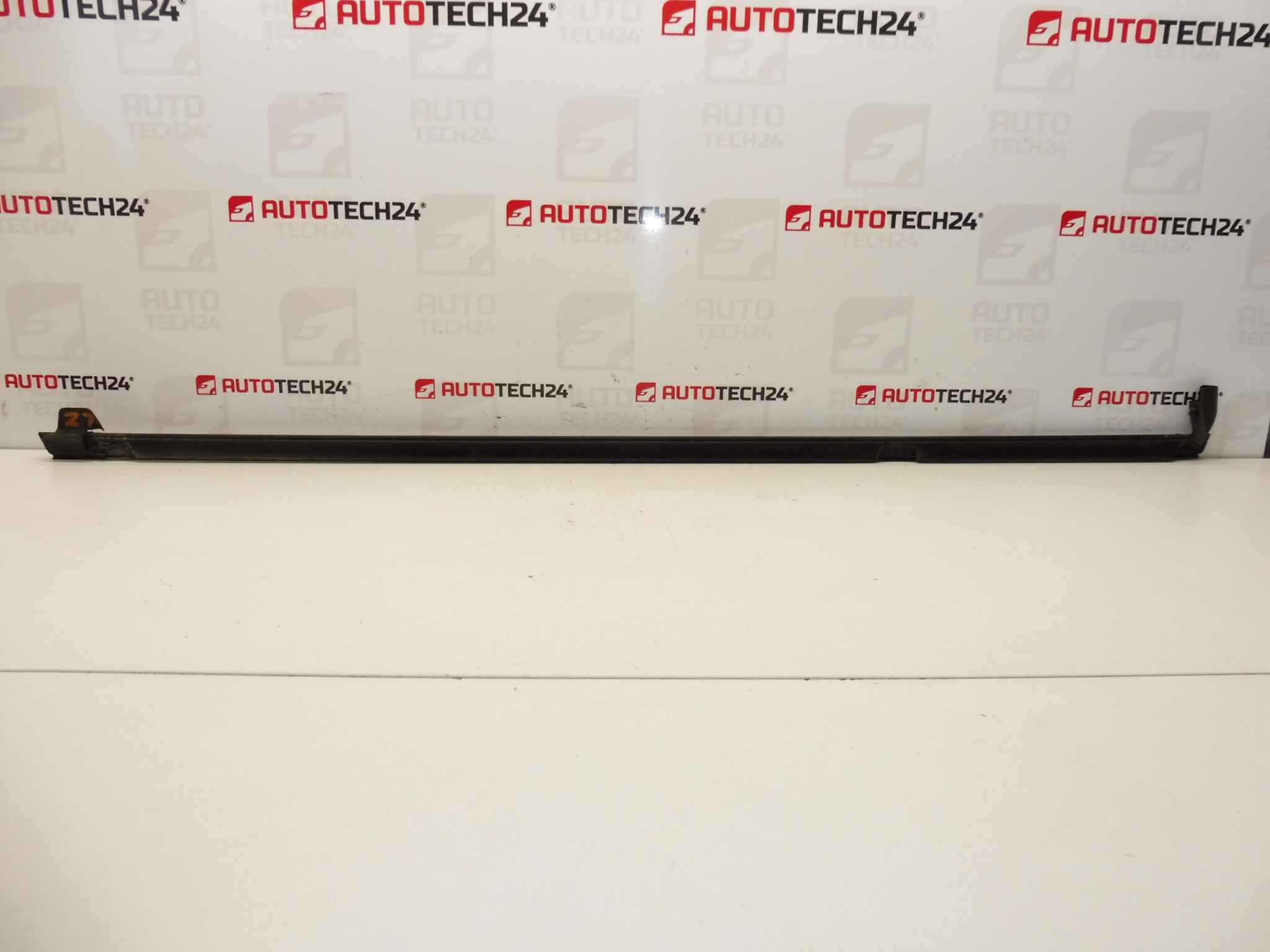 ХРОМИРАНА лайсна за задна лява врата Citroen C4 Picasso 9334N9