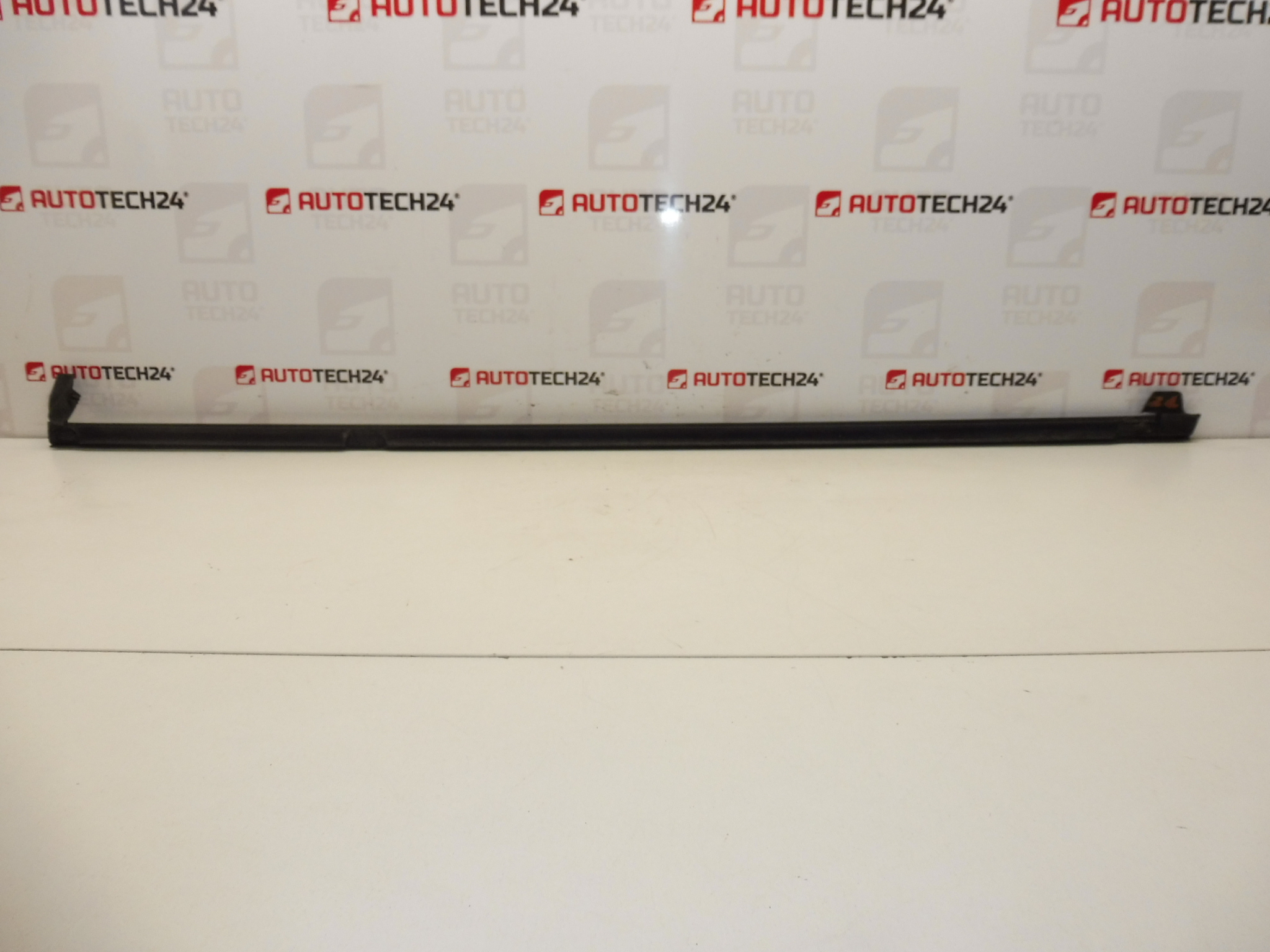 ХРОМИРАНА лайсна за задна дясна врата Citroen C4 Picasso 9334N8