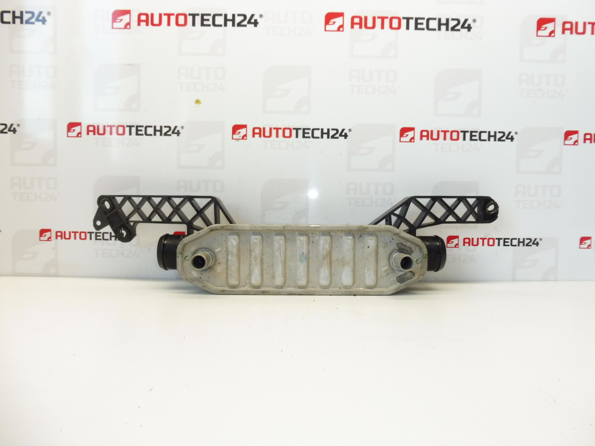 Обменник въздушно охлаждане течност Citroën Peugeot 2.0 2.2 HDI 0384G7