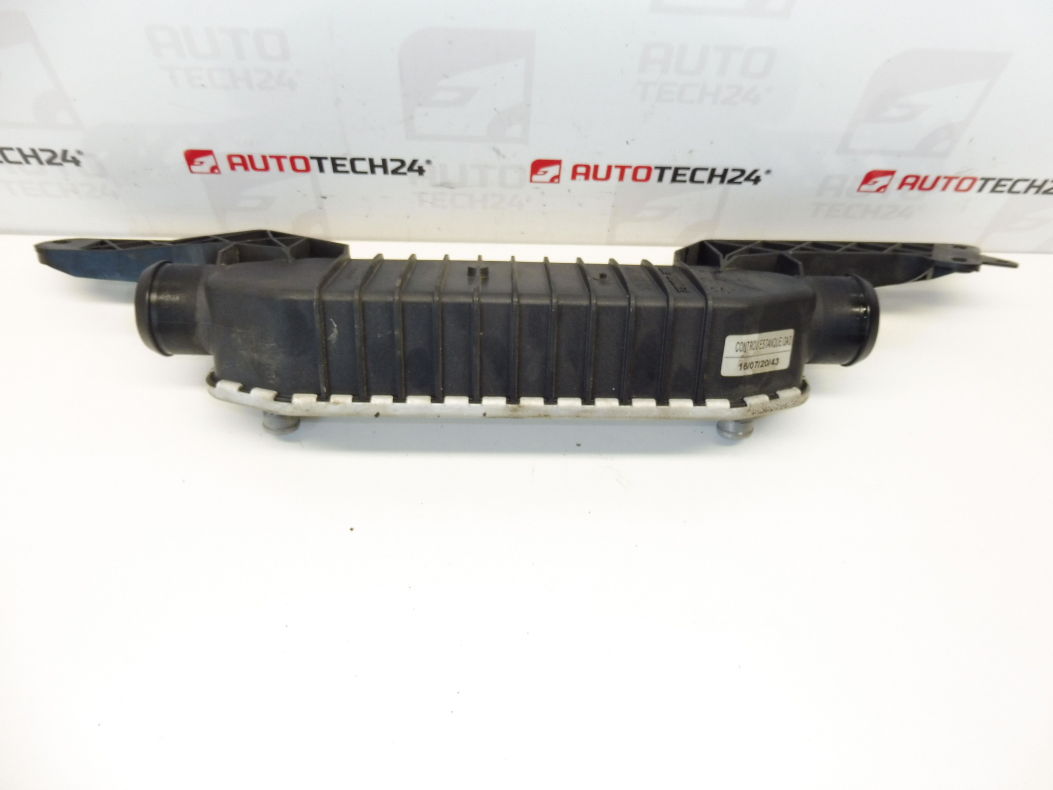 Обменник въздушно охлаждане течност Citroën Peugeot 2.0 2.2 HDI 0384G7