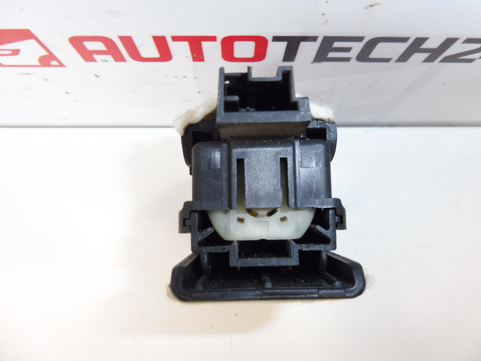 Тракаща седалка AFIL Citroën Peugeot 8906CJ