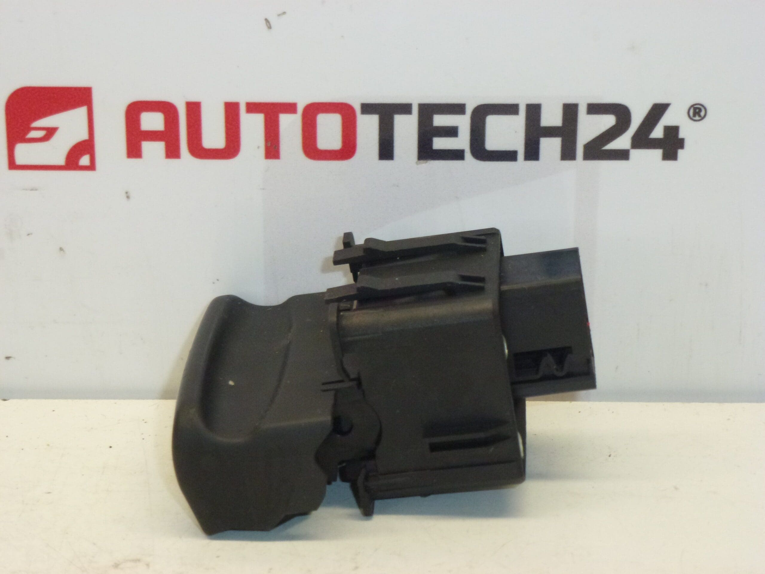 Управление на ръчната спирачка Citroën C4 Picasso 96551922ZD 470702