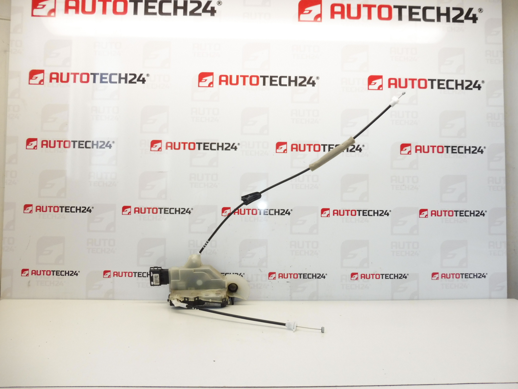 Ключалка на предна лява врата Peugeot 308 A048069 A04944 9800616680