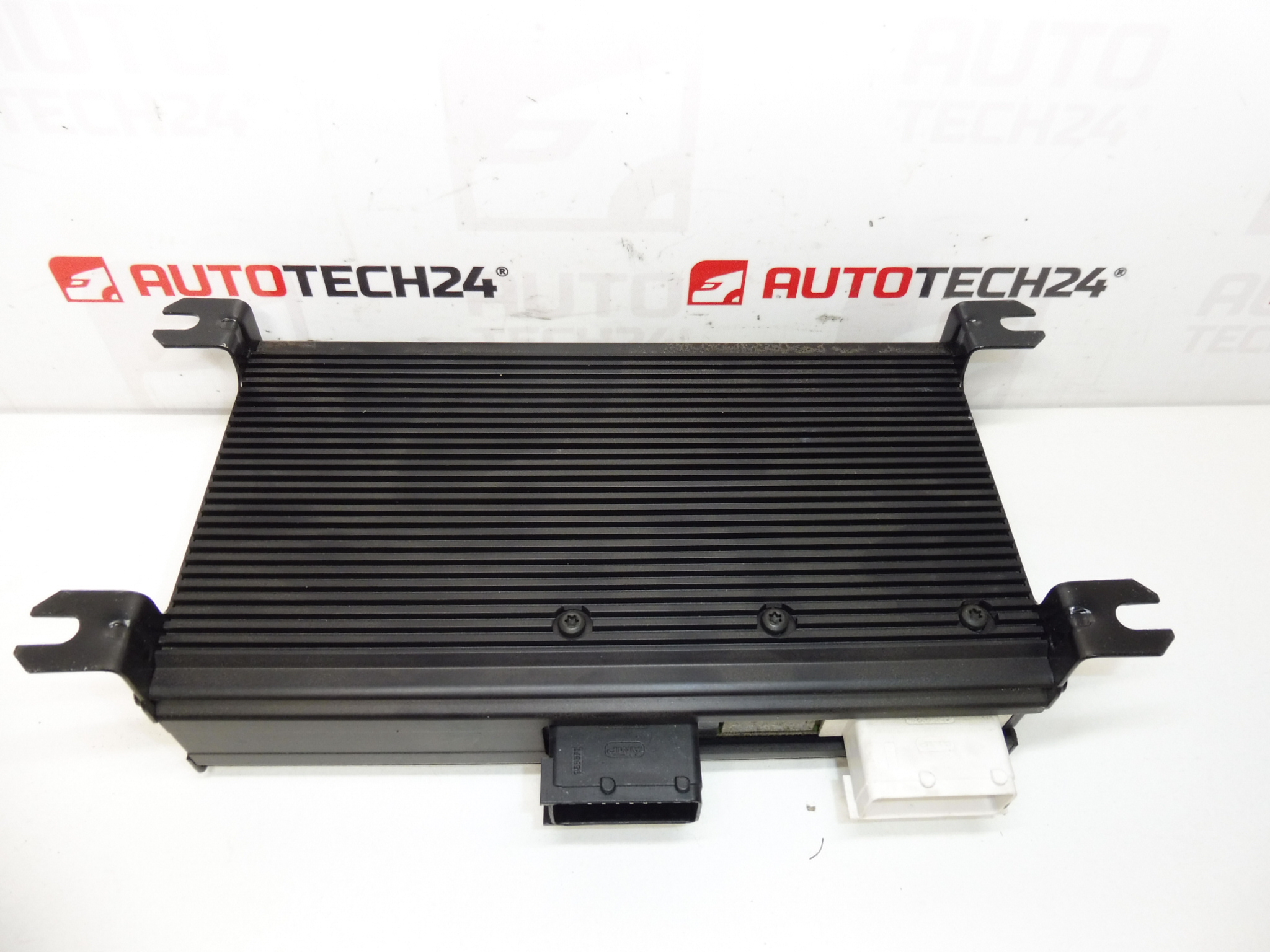 Усилвател JBL Citroën Peugeot 9651623780