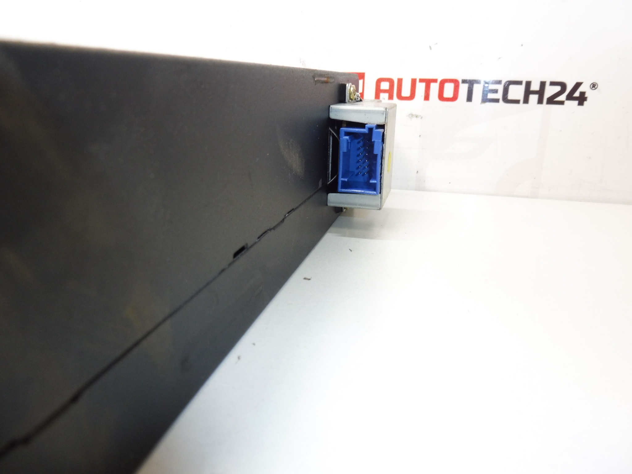 CD чейнджър Citroën Peugeot 9643884680