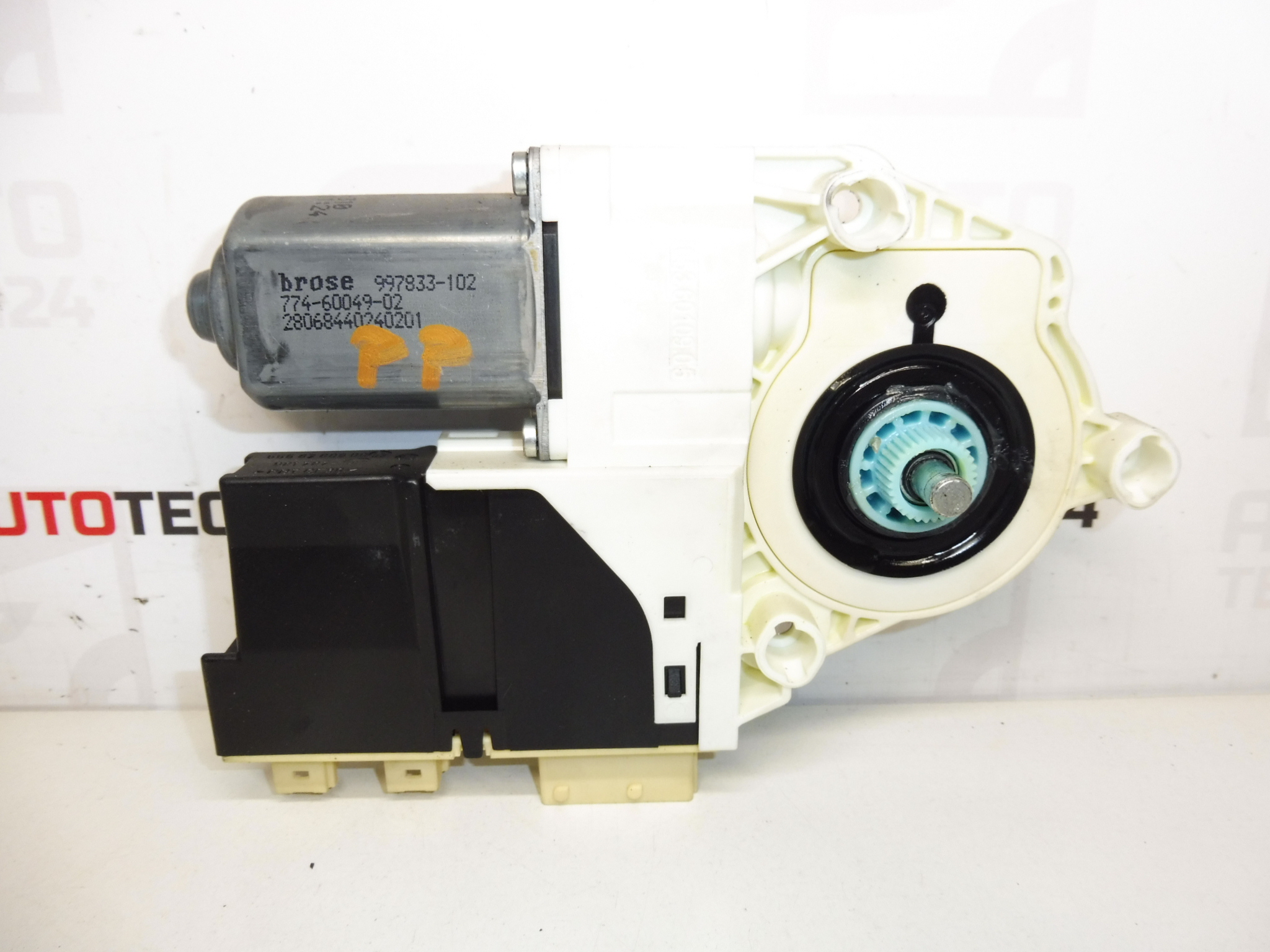 Моторче за навиване на предния десен прозорец Citroën Peugeot 1400794680 9222AF