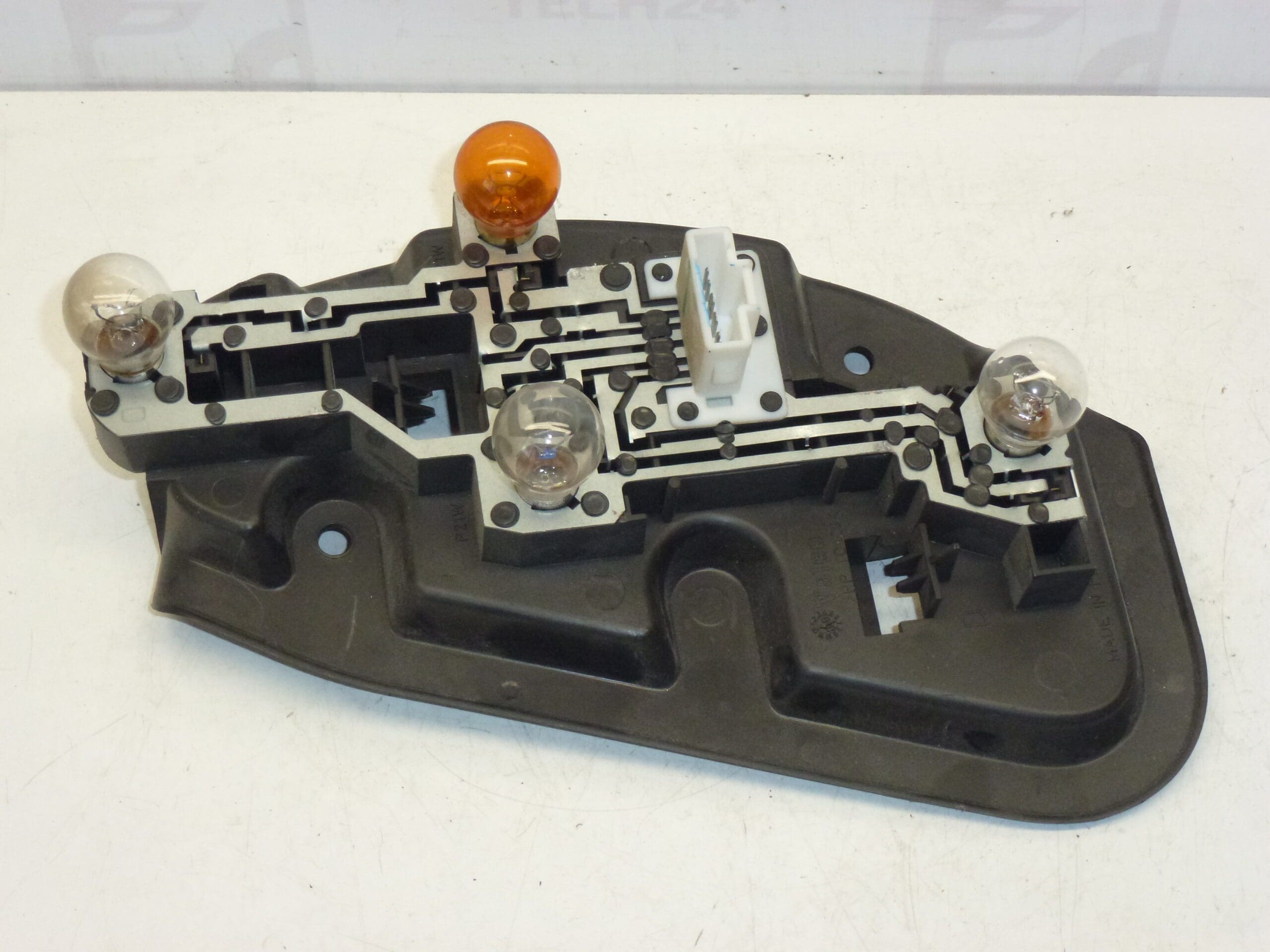 Фасунга за крушка задна дясна Ситроен С5 седан