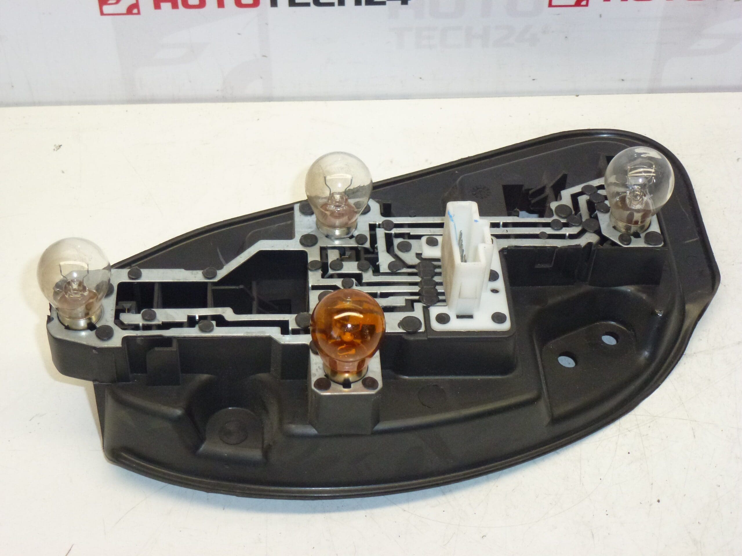 Фасунга за крушка задна лява лампа Citroën C5 седан