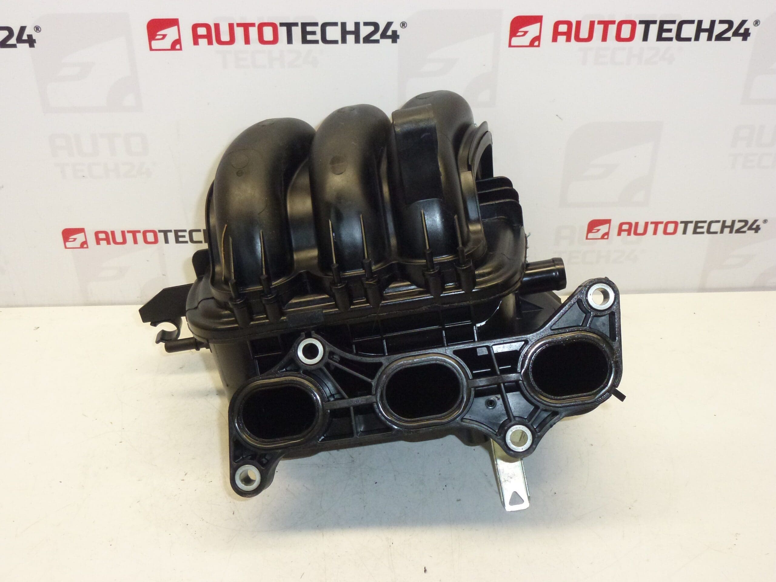 Въздухозаборник 1.0 1KR Citroën Peugeot 0361Q8 1606496980