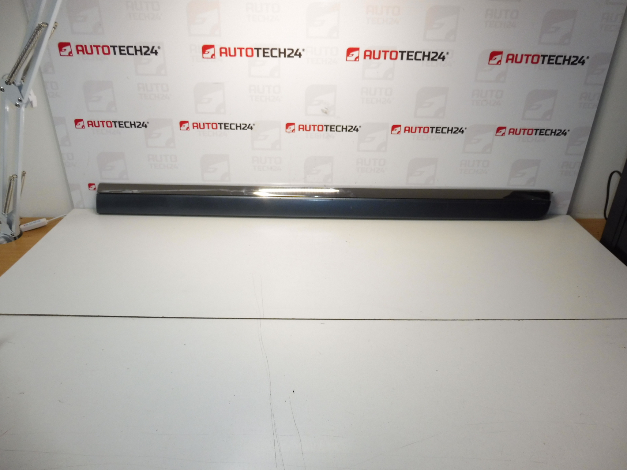 Лайсна задна лява врата Citroen C8 Peugeot 807 EZW 1401029977 8546W2