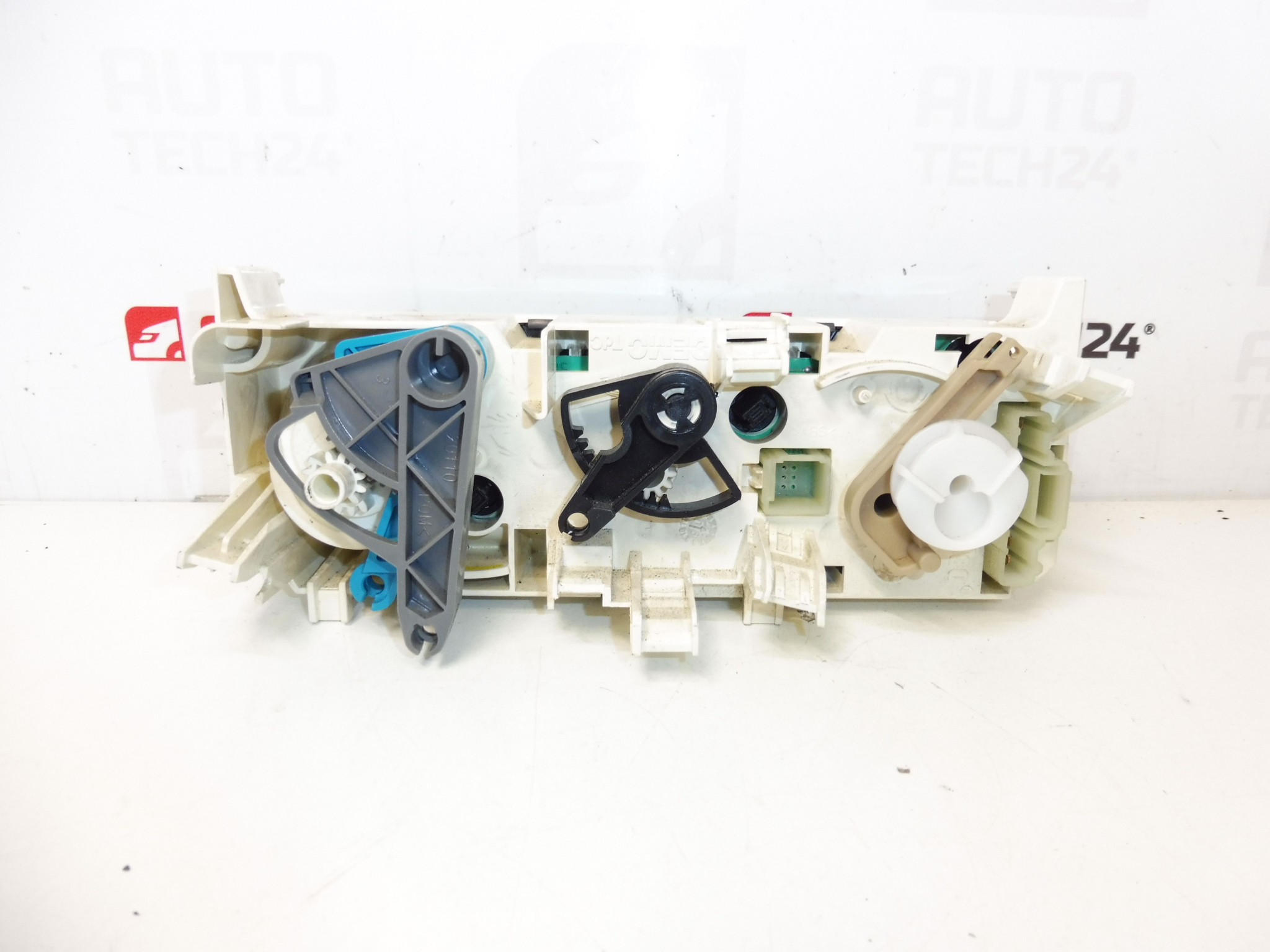 Управление на парното Citroën Berlingo Peugeot Partner 030808E 6451NL