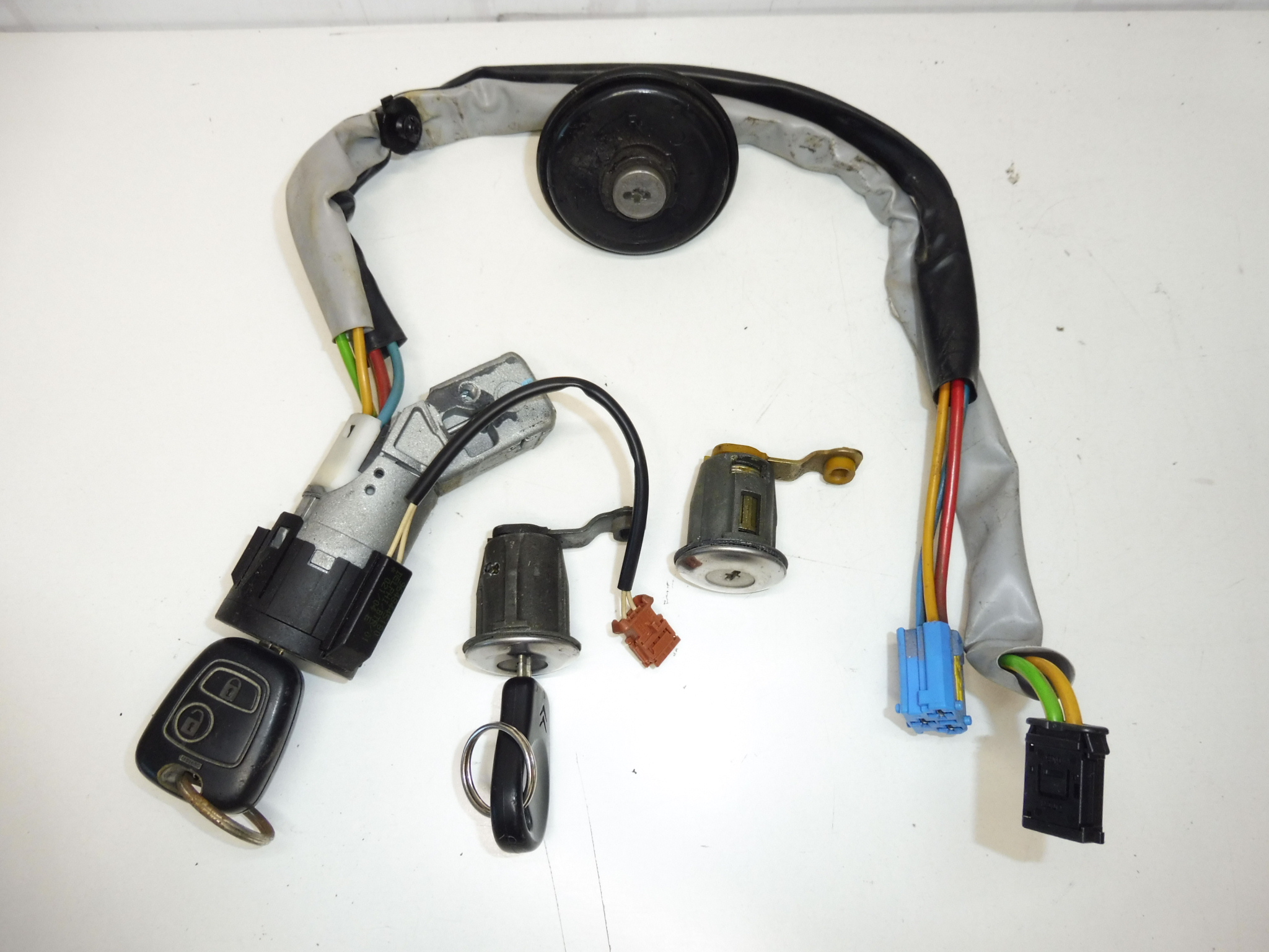 Комплект 2 ключа и ключалки Citroën Berlingo II 4162CF 4162CH