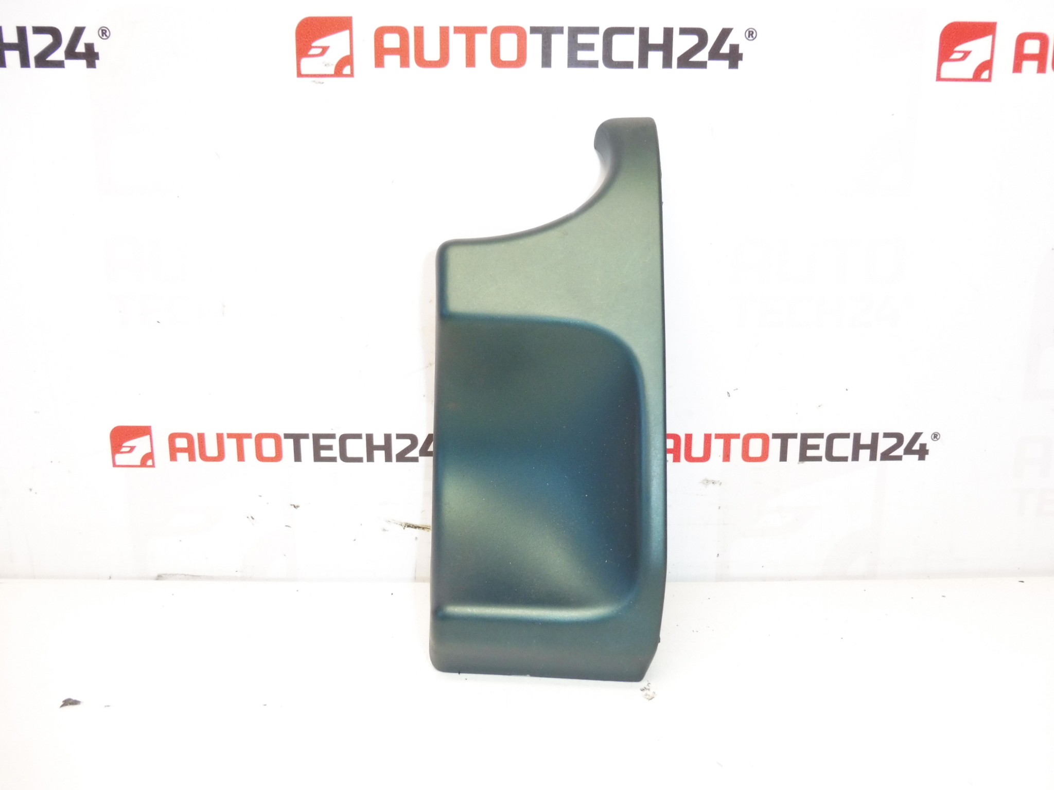 Кора за табло Citroën Berlingo II и Peugeot Partner II 9644461777 8211Q6