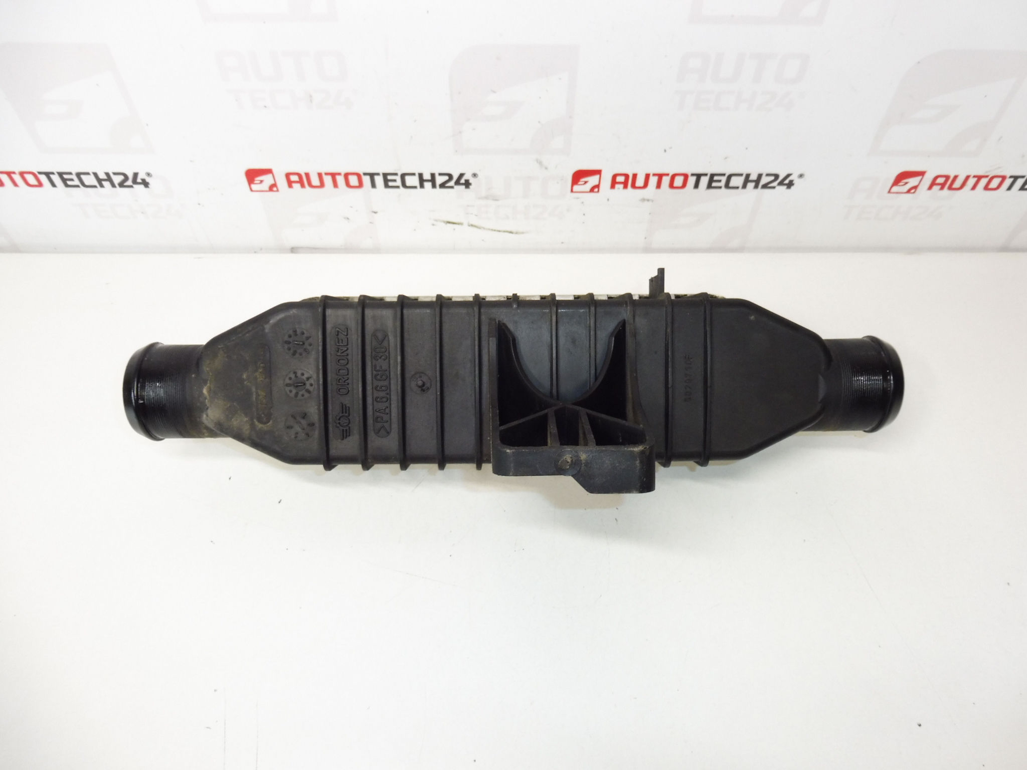 Обменник въздушно охлаждане течност Citroën Peugeot 2.0 2.2 HDI 0384H0