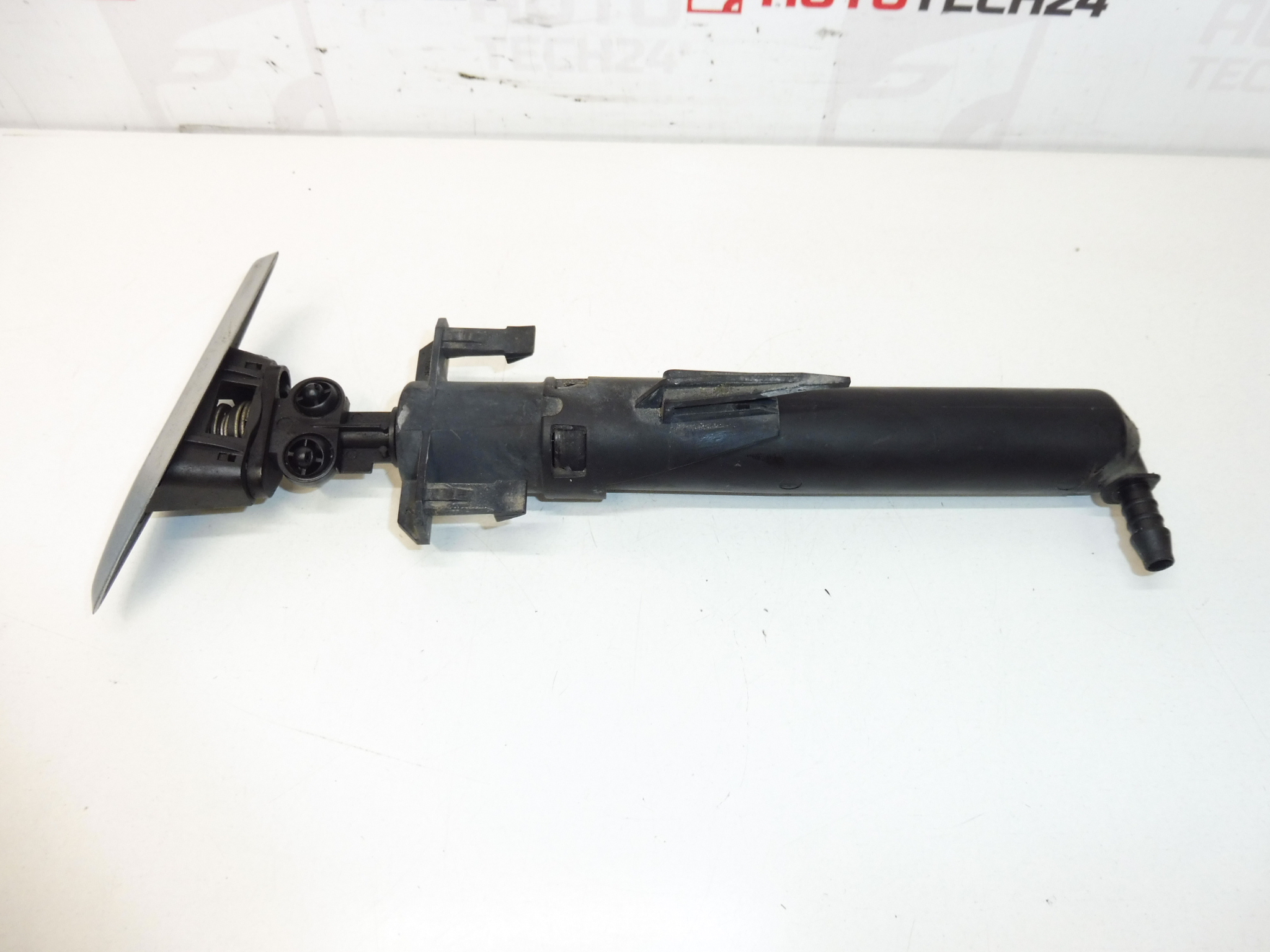 Дюза за миене на фарове Peugeot 307 II 6438P1 6438S5 6438T0