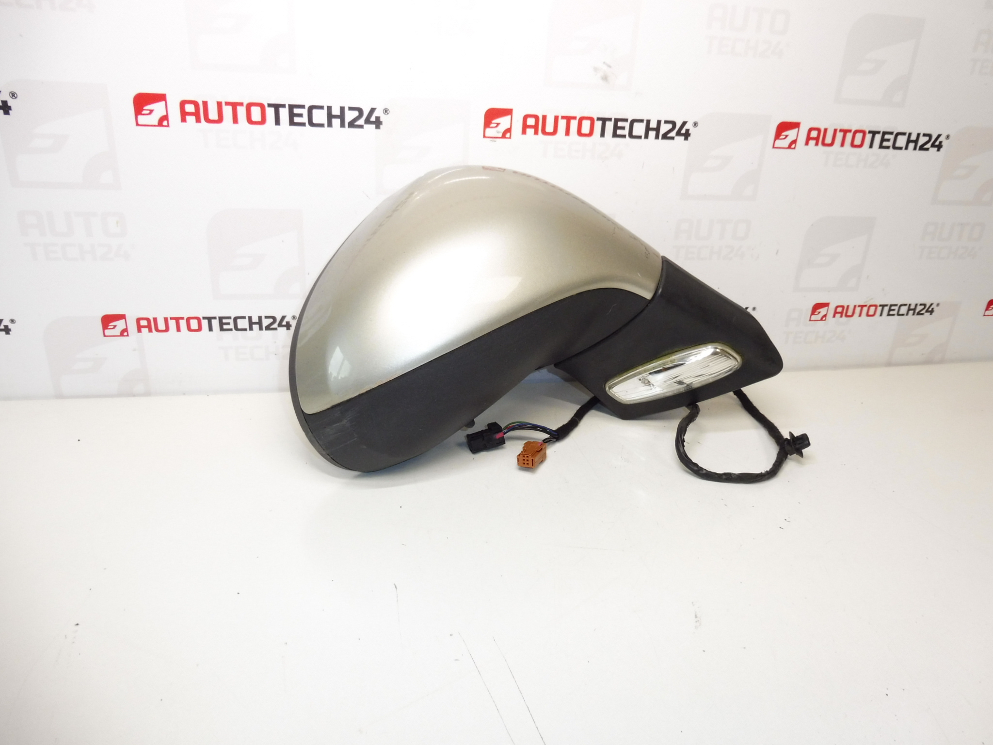 Дясно огледало Peugeot 207 ETSC 96806501XT 8149ZH