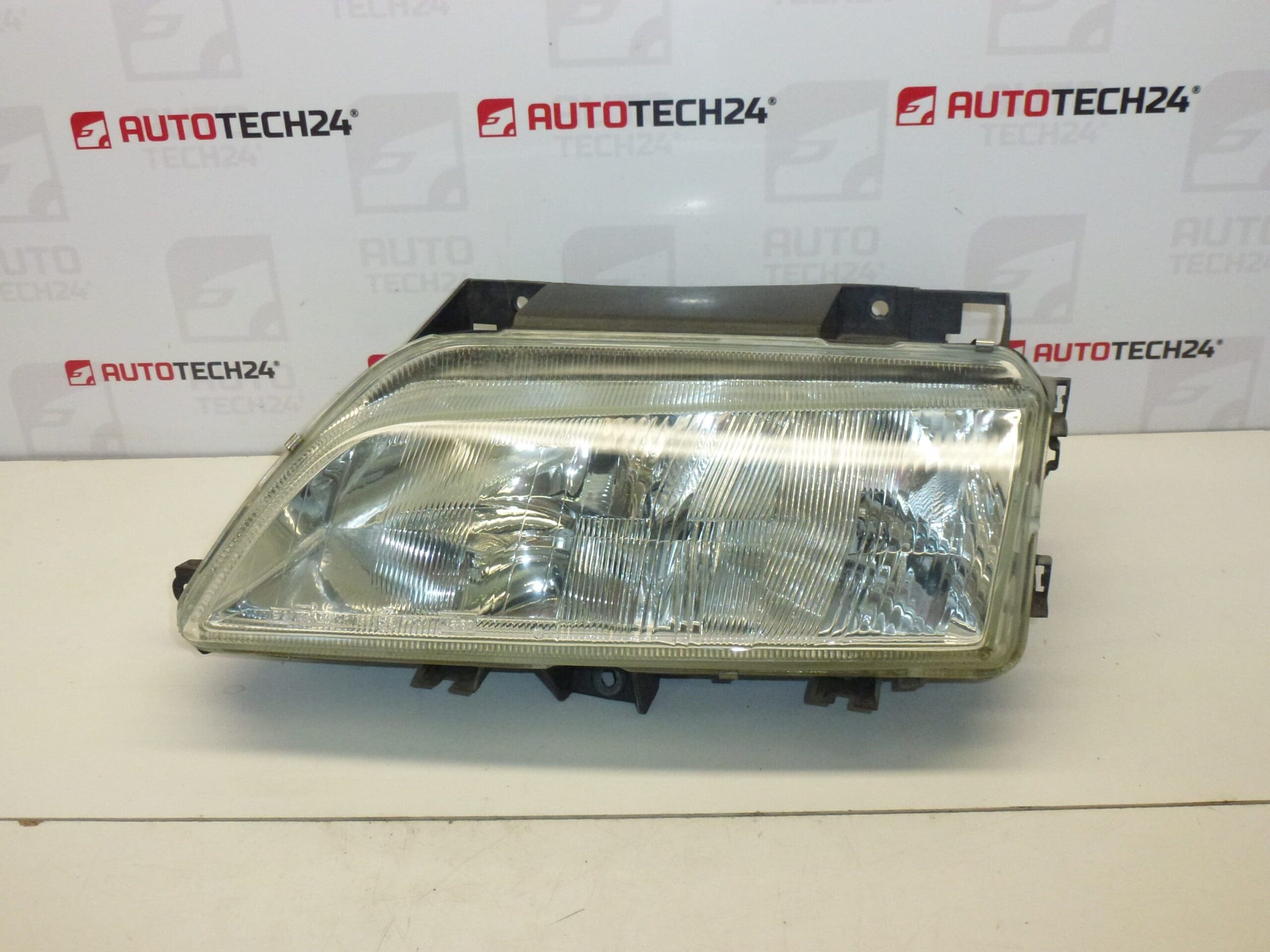 Фар преден ляв Citroën Xantia 89001507 6204R9