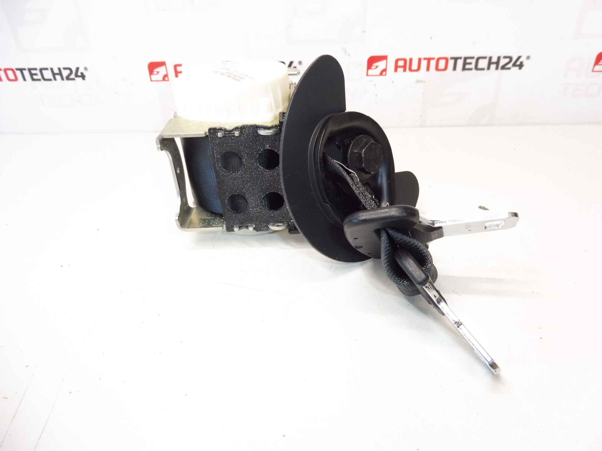 Peugeot 5008 централен заден колан 34058194A 8975SK