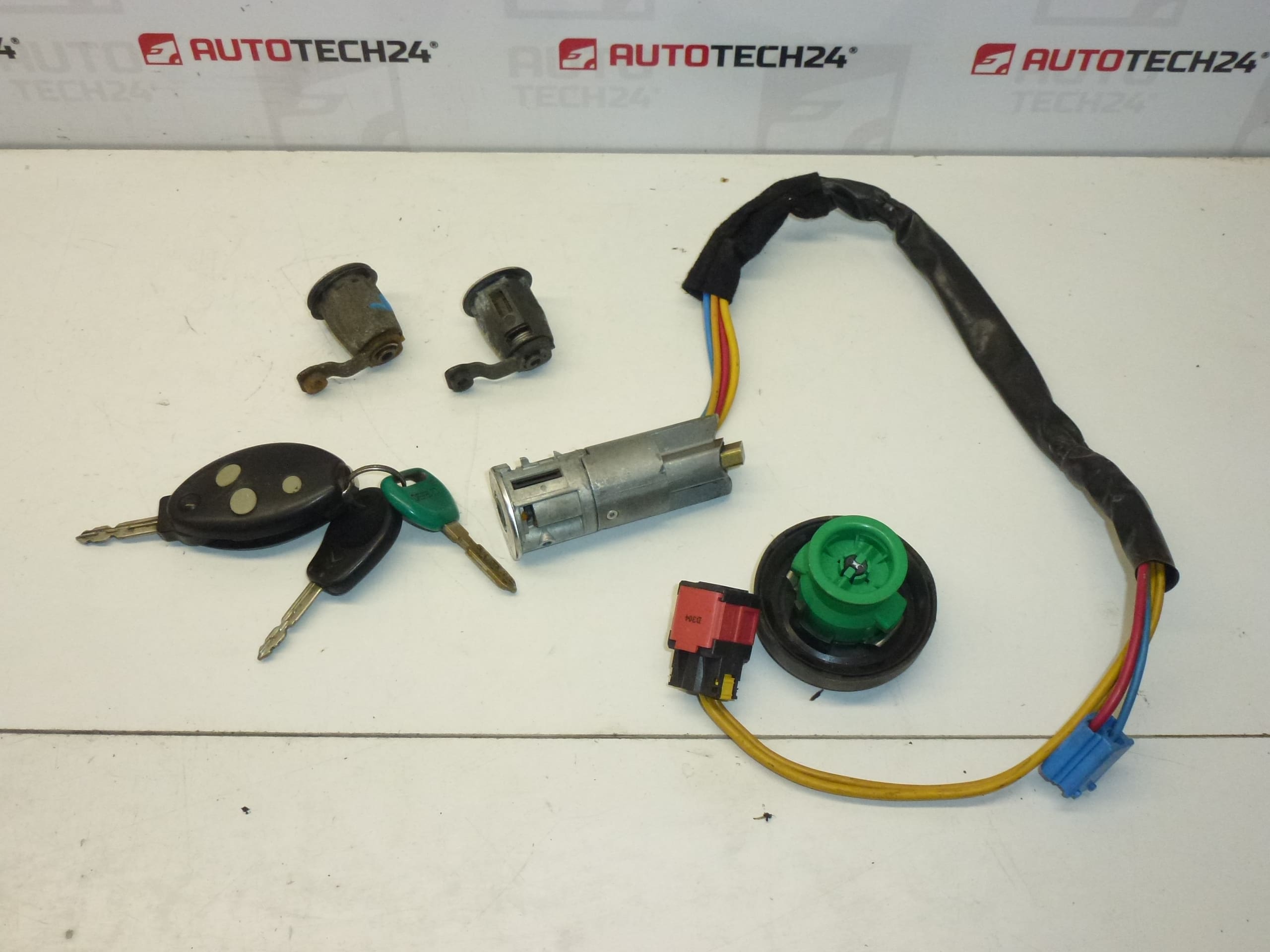 Комплект ключалки + 2 ключа Citroën Xsara 4162Z5