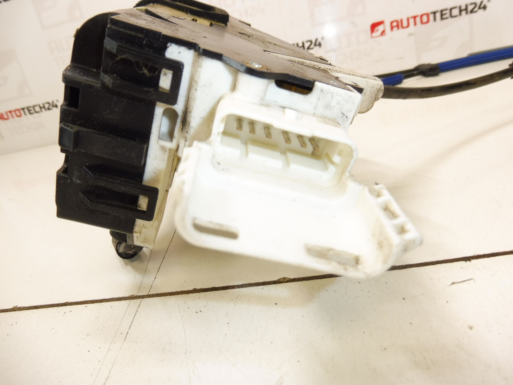 Peugeot 1007 Брава на шофьорската врата 9681334380 9660701180 9135AE