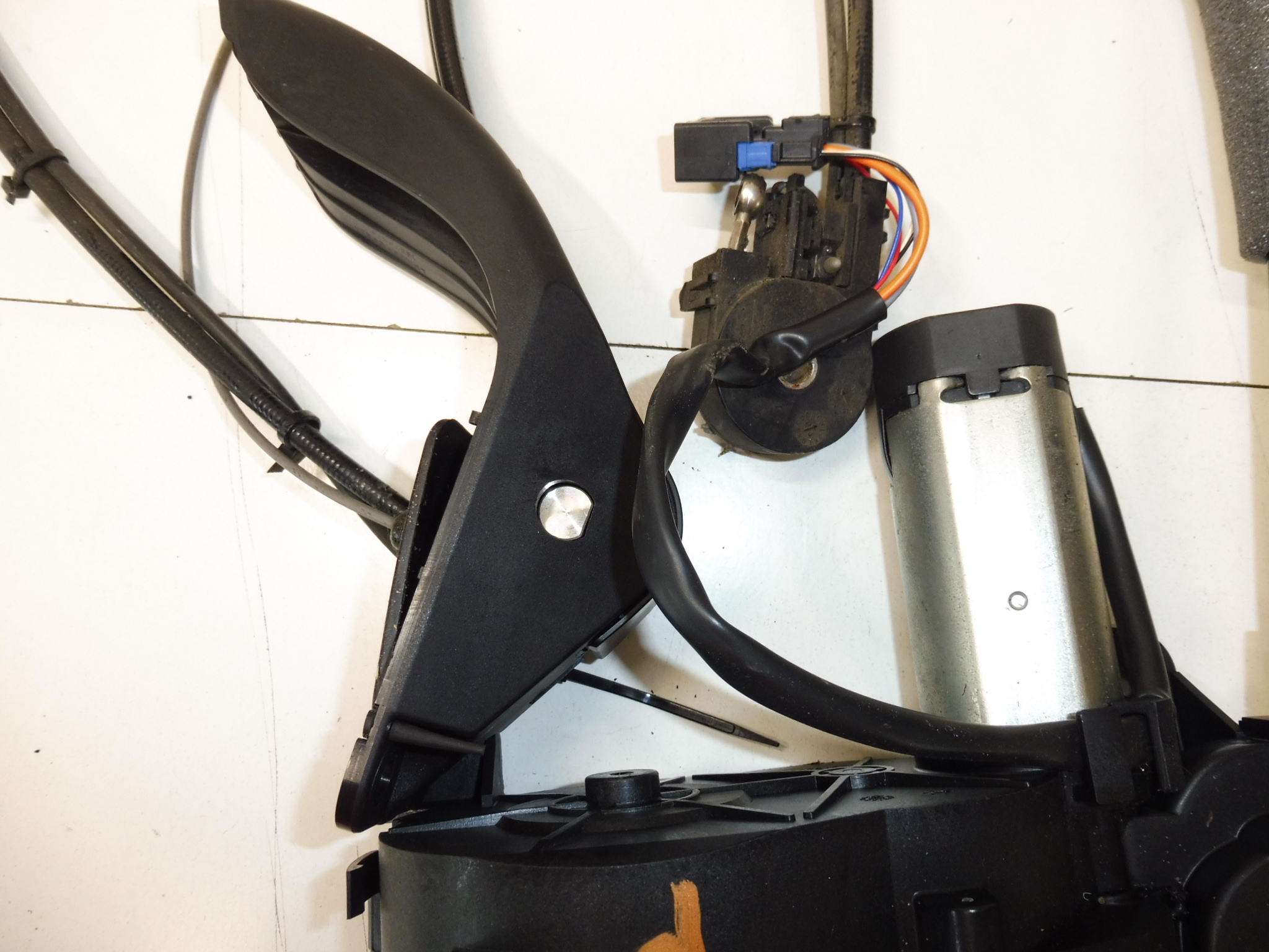 Peugeot 1007 пътнически електрически задвижване 9680508080 9138E0 9138C8