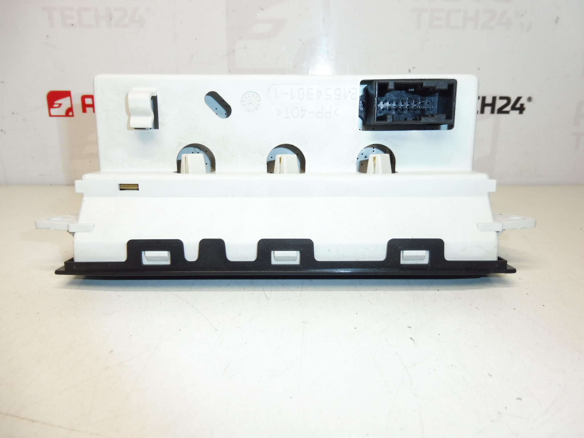 Дисплей за радио и компютър Peugeot 1007 9648634177 6563XE