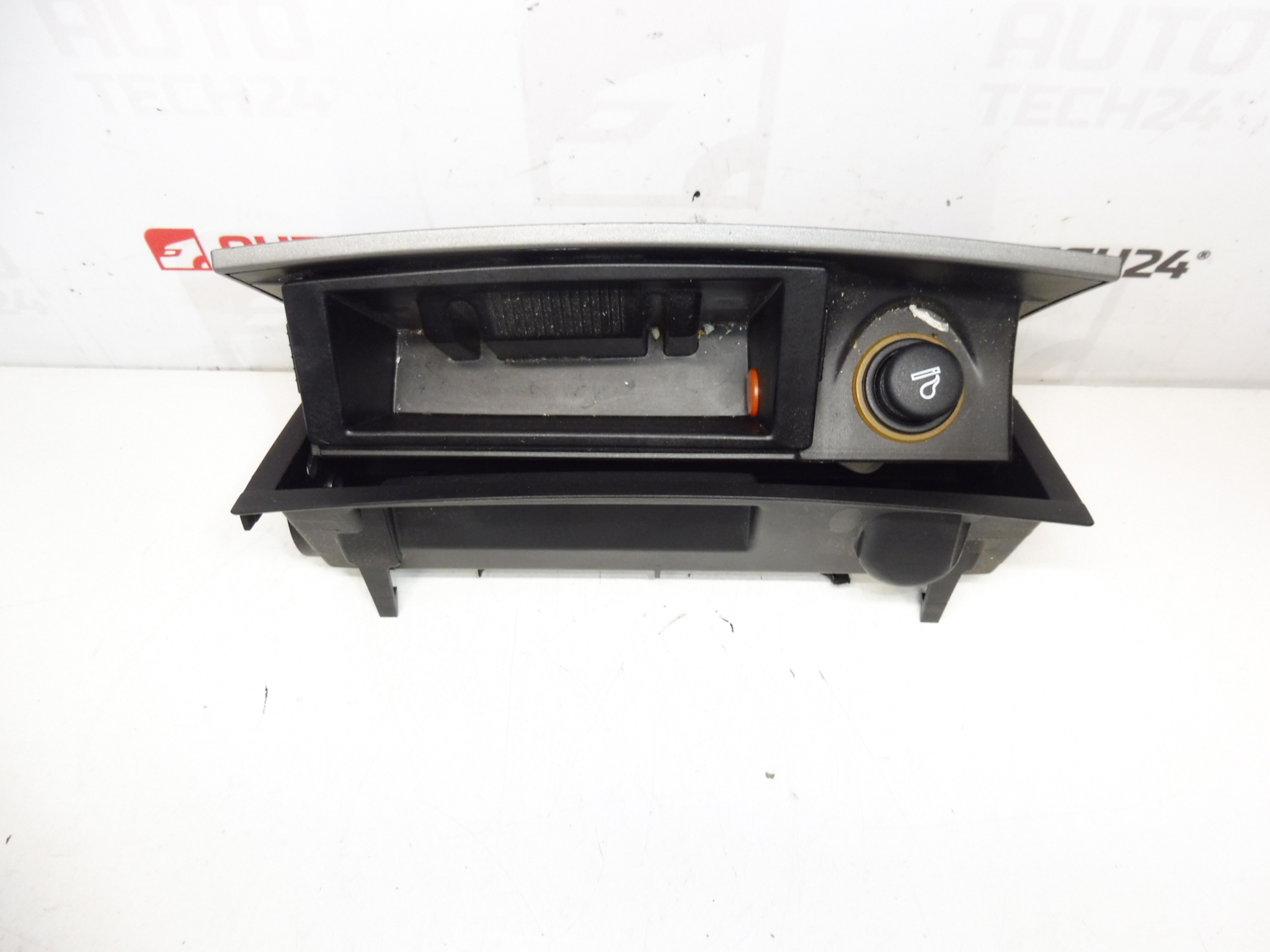 Пепелник със запалка Peugeot 407 9644562177 8211JH