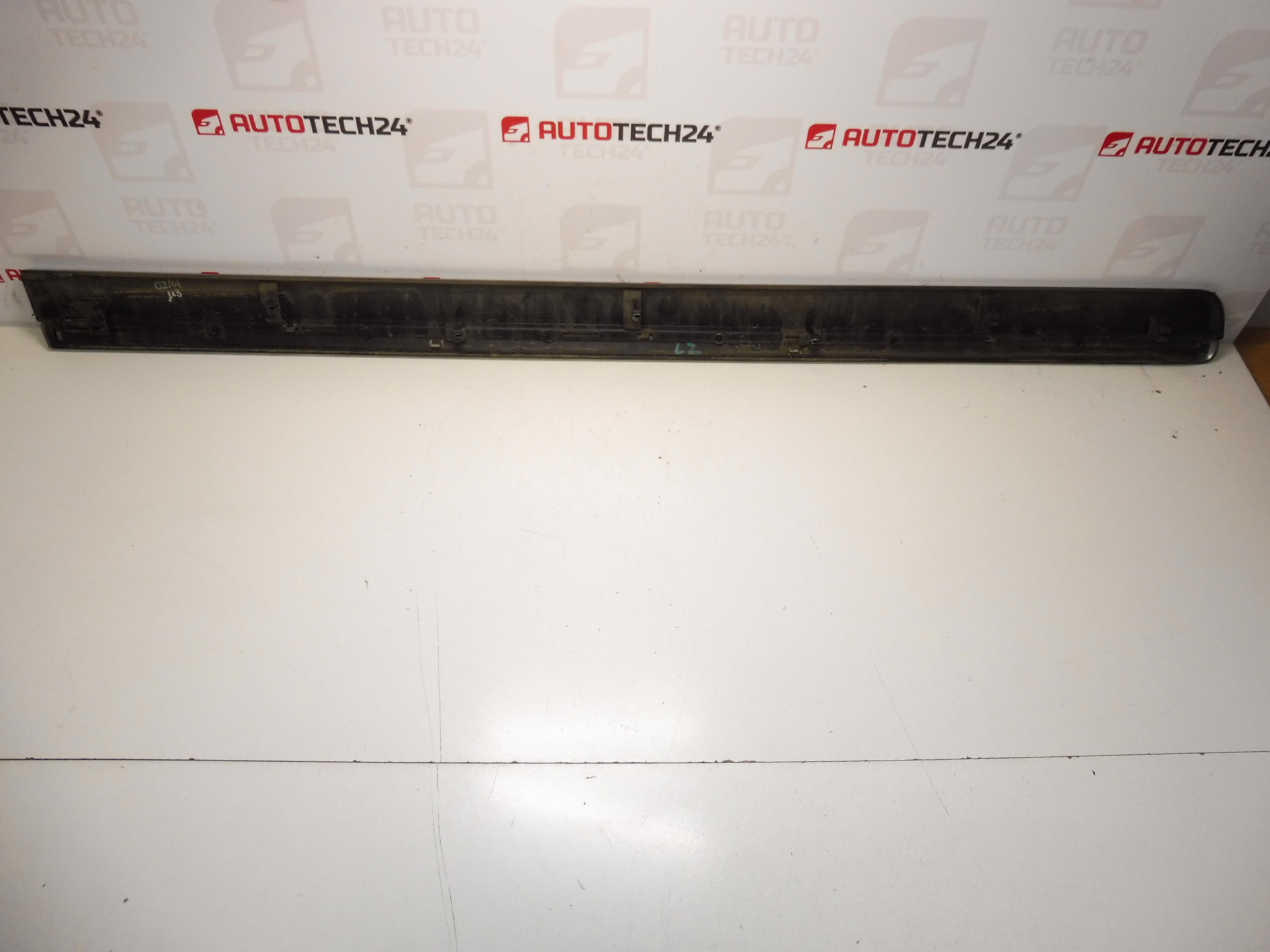 Лайсна задна лява врата Citroen C8 Peugeot 807 KTQ 1401029977 8546W2