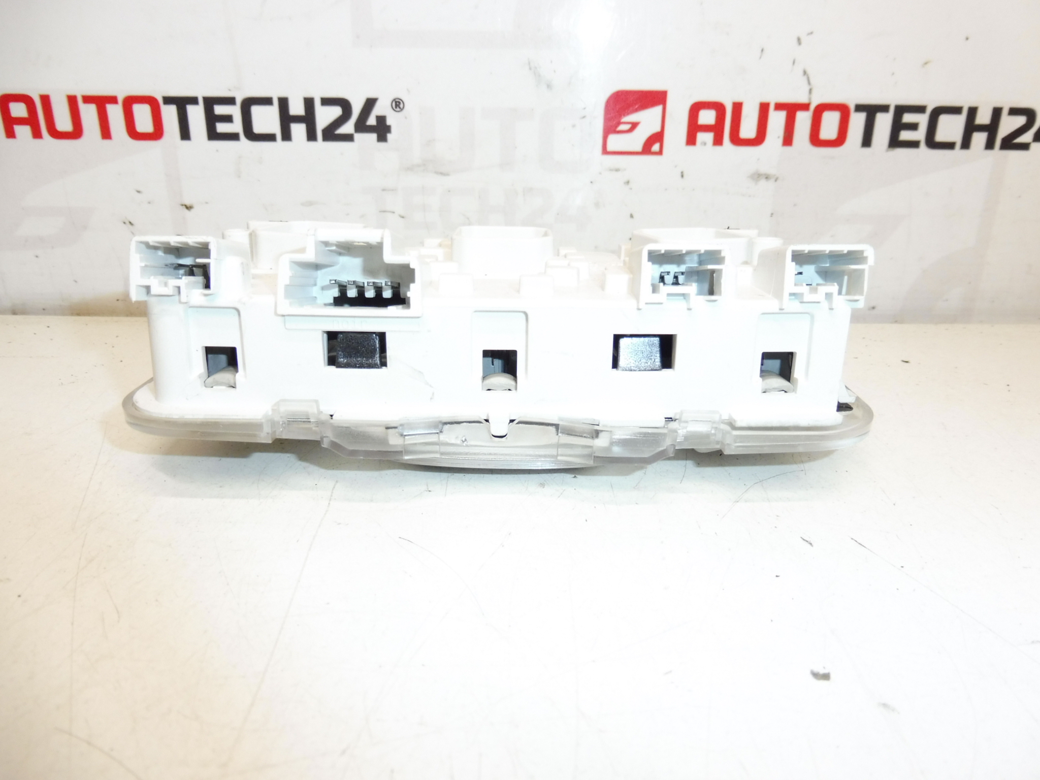 Плафон за Citroën Peugeot DS 96781446BJ 6362AS