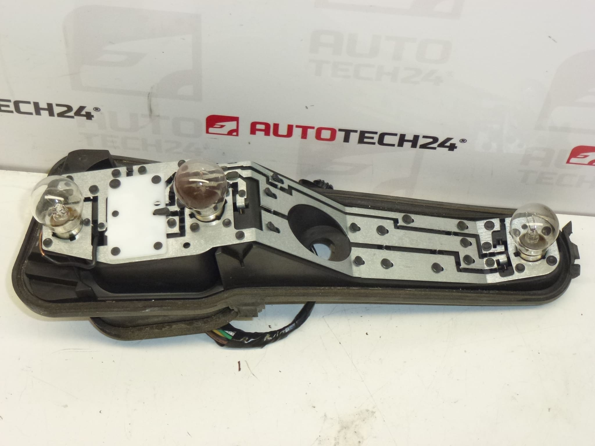 Фасунга задна дясна Peugeot 206 Combi 6351R4 с окабеляване