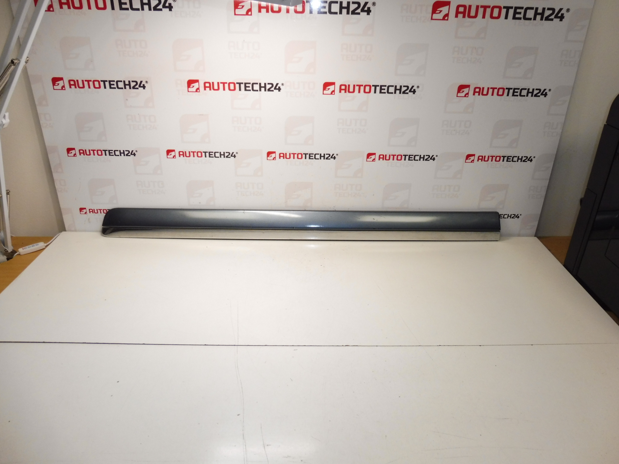 Лайсна предна дясна врата Citroen C8 Peugeot 807 EZW 1401028477 8545GJ