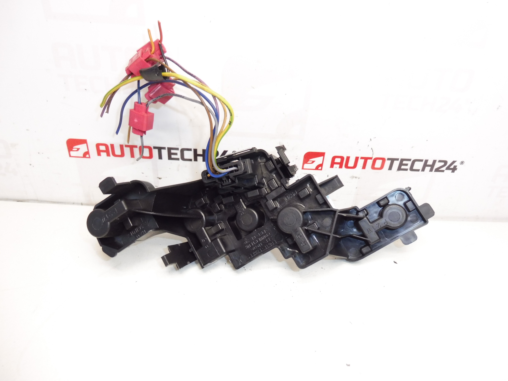 Лява задна лампа peugeot 307 ii 6350x0