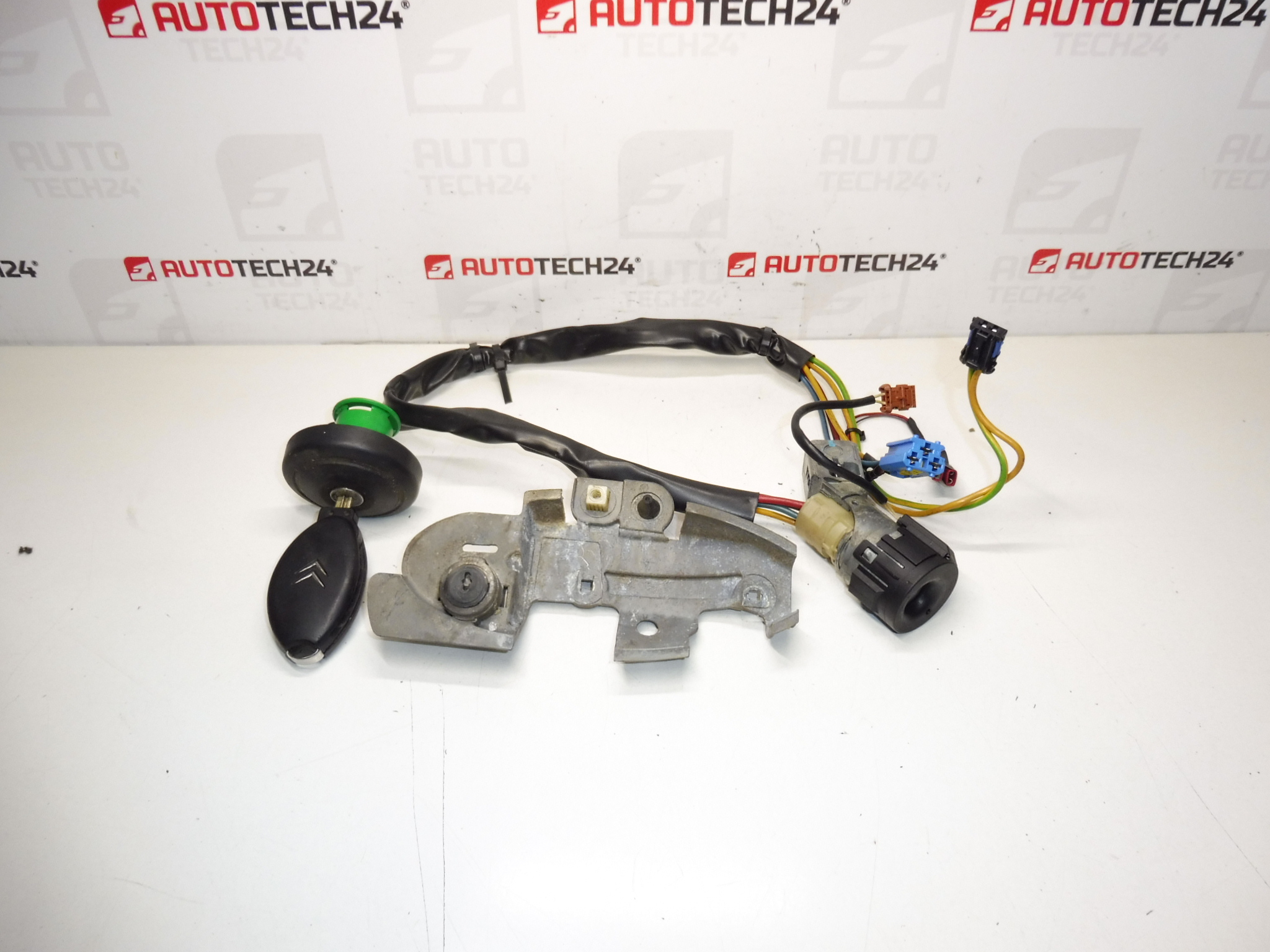 Комплект брави + един ключ Citroën C5 01-07 4162Z0 4162CE